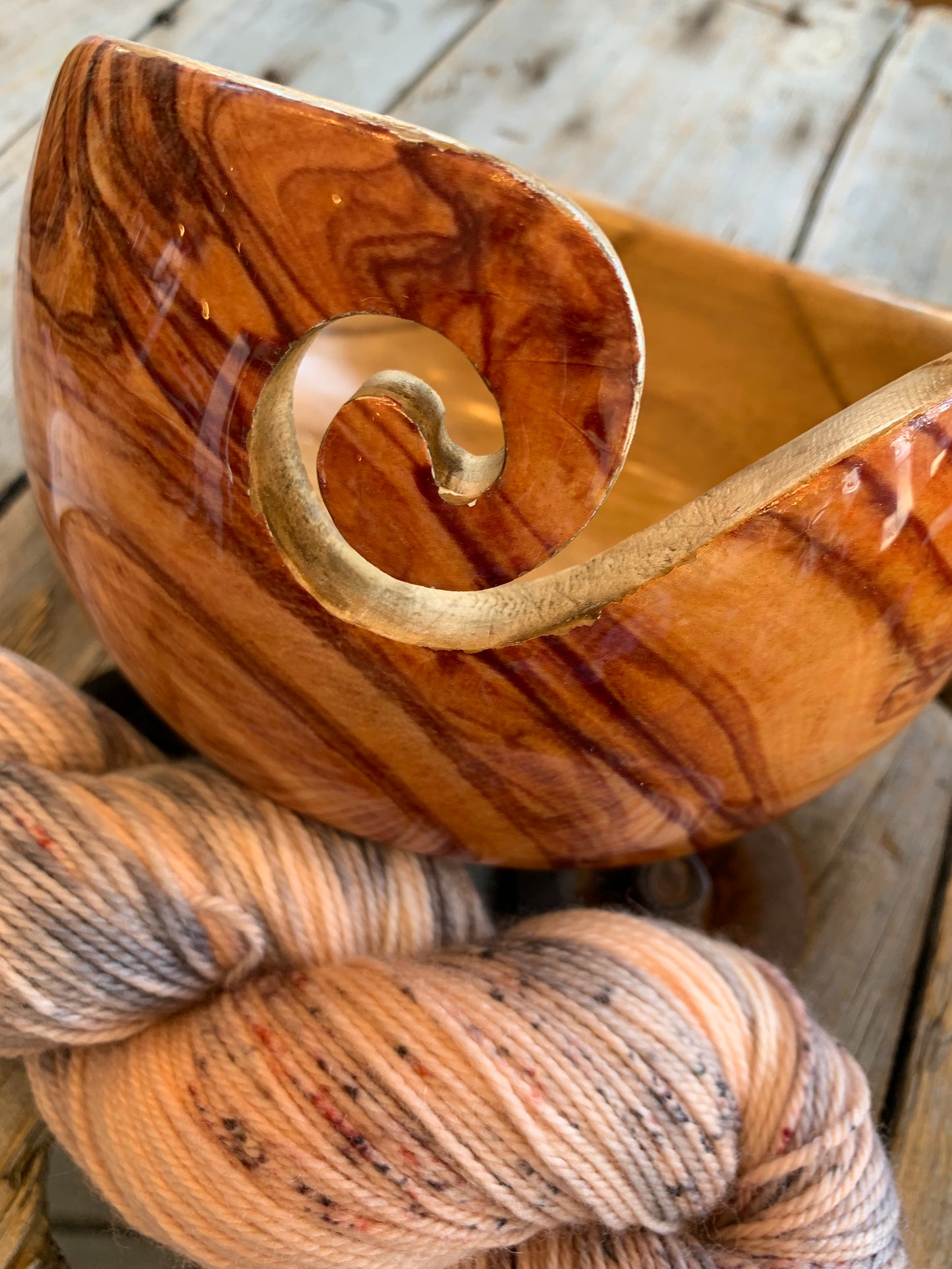 Bols à laine en bois de Pin / Pine Wood yarn bowl