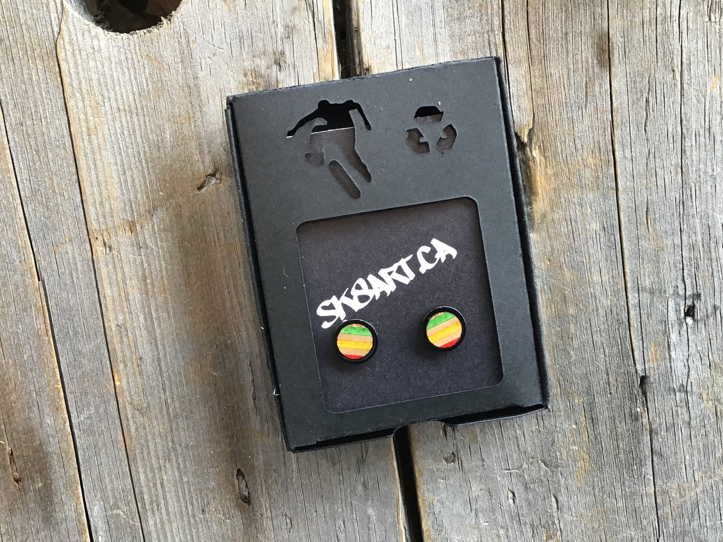 Boucles d’oreilles en planche à roulettes recyclées par PS