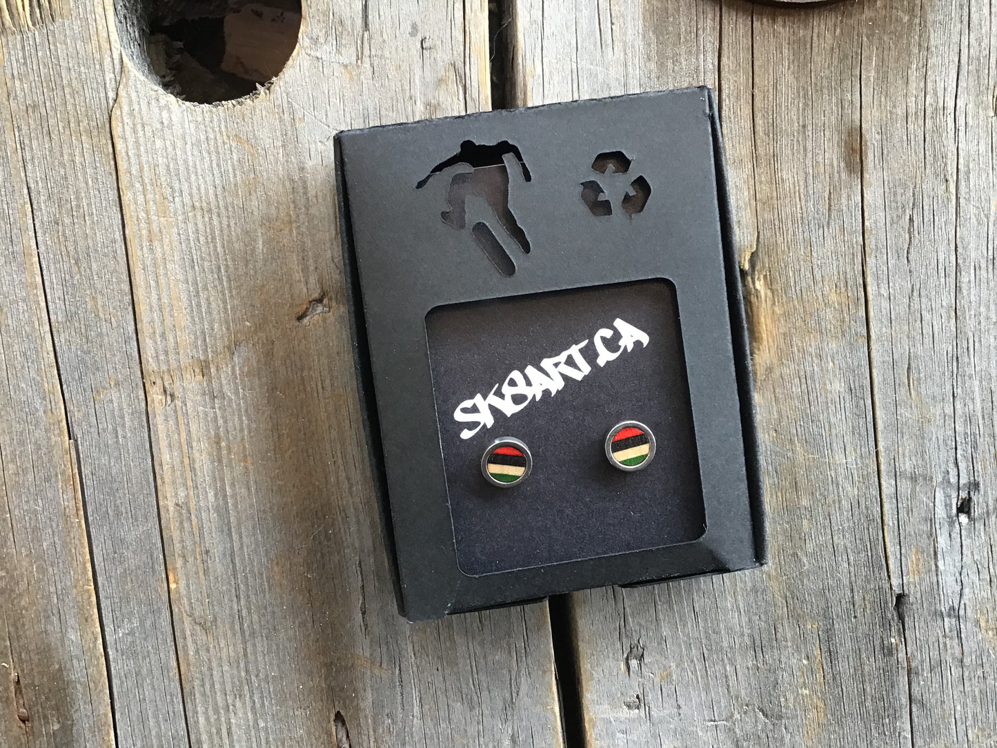 Boucles d’oreilles en planche à roulettes recyclées par PS