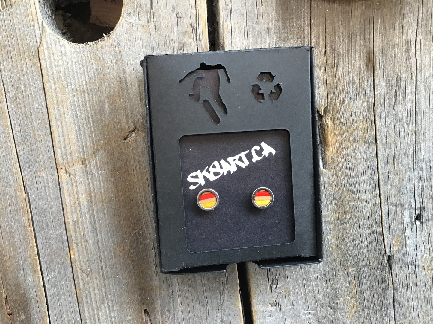 Boucles d’oreilles en planche à roulettes recyclées par PS