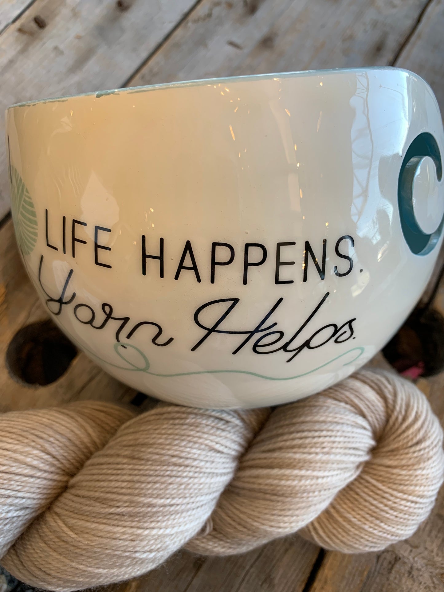 Bols à laine en aluminium Life Happens Yarn Helps / Aluminum yarn bowl