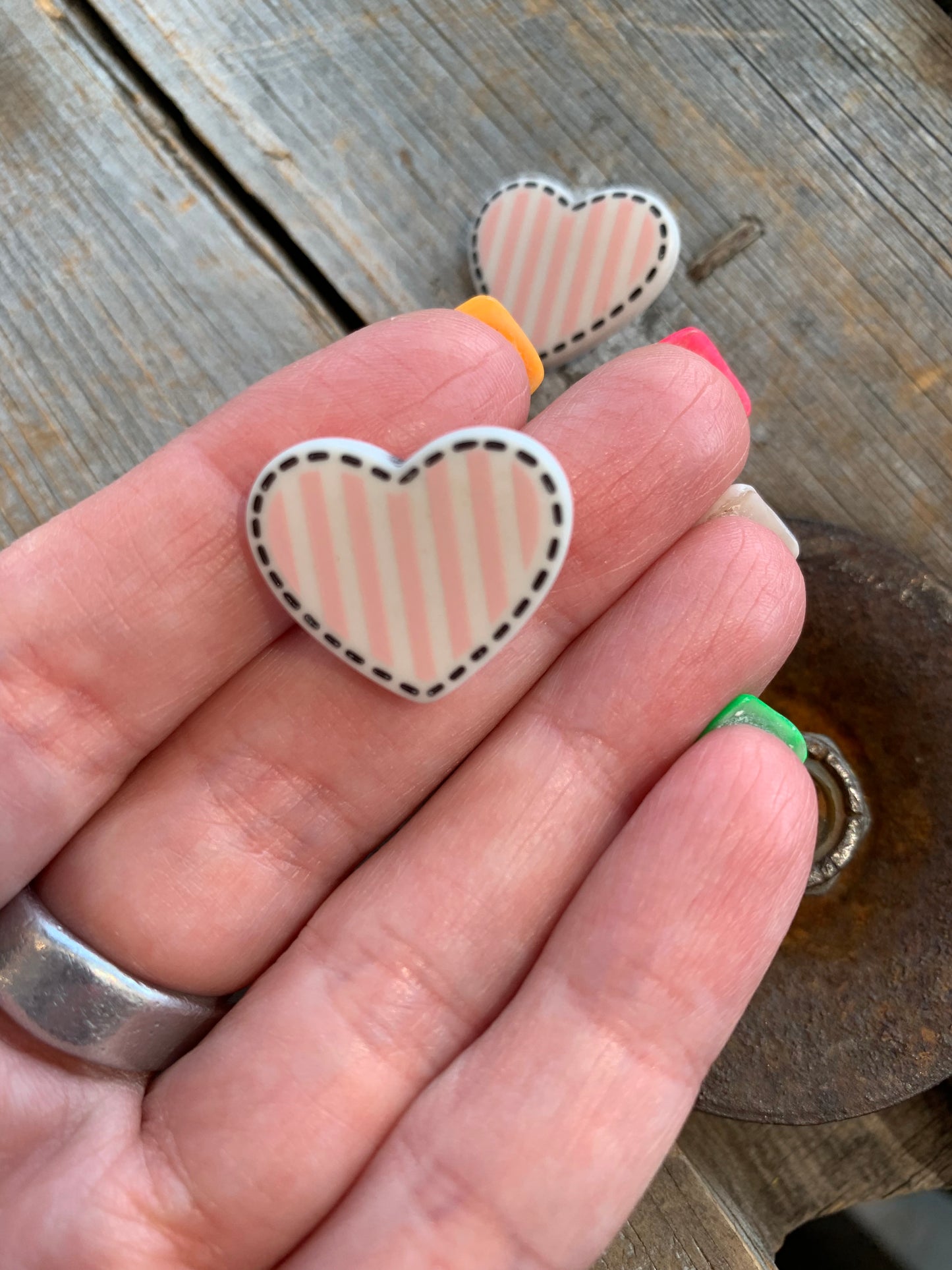 Bouton coeur rose 2cm / Pink heart button 0,8''