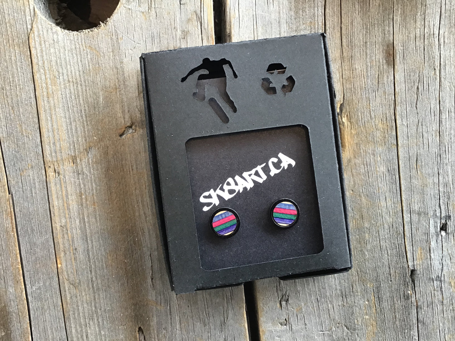 Boucles d’oreilles en planche à roulettes recyclées par PS