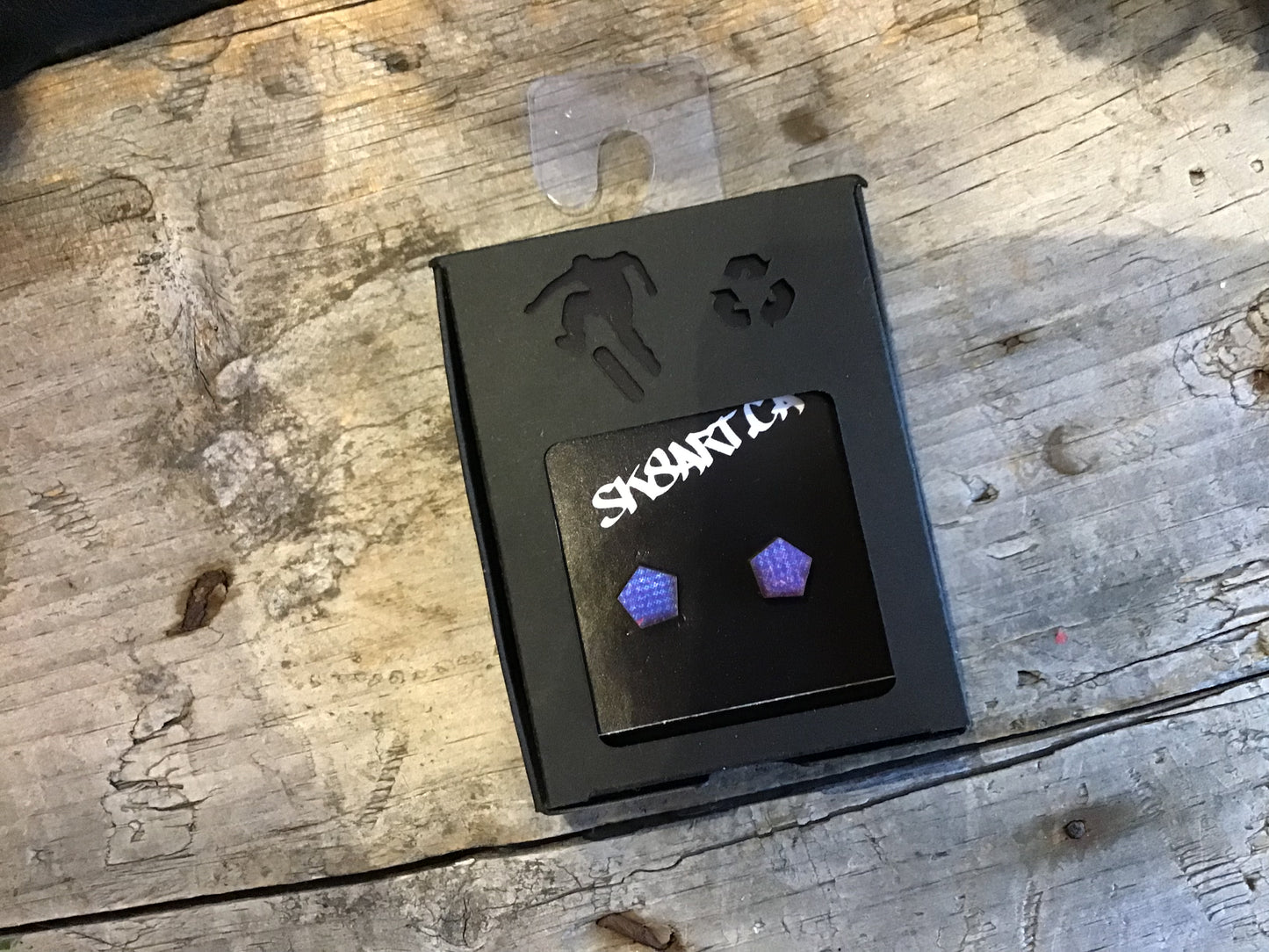 Boucles d’oreilles en planche à roulettes recyclées par PS