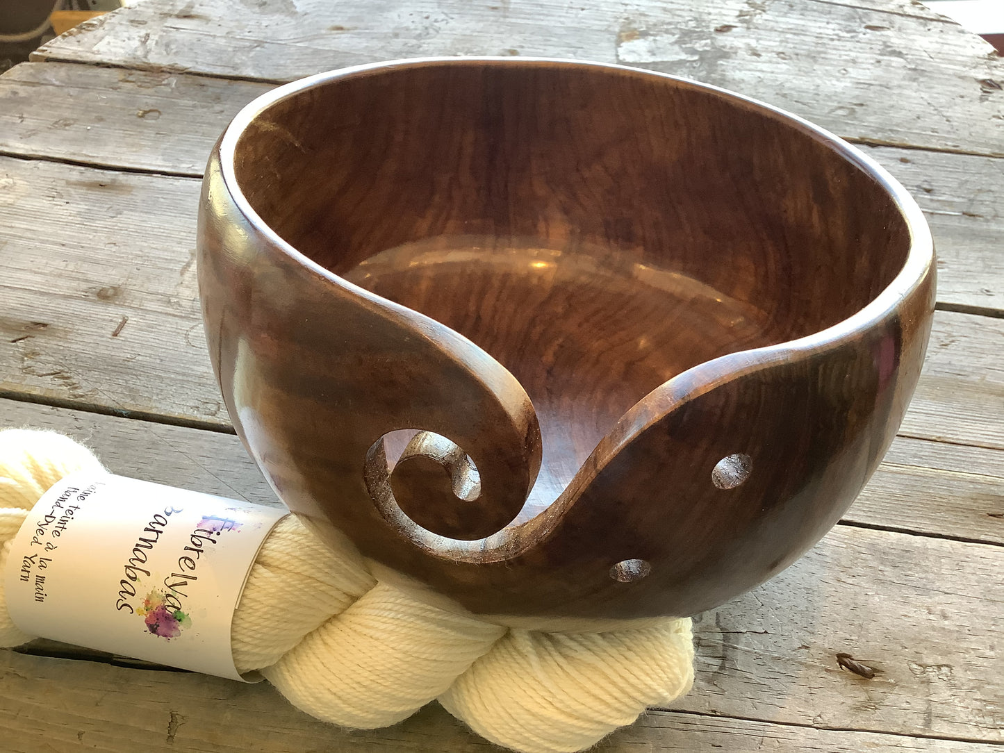 Bols à laine en bois / Wood yarn bowl