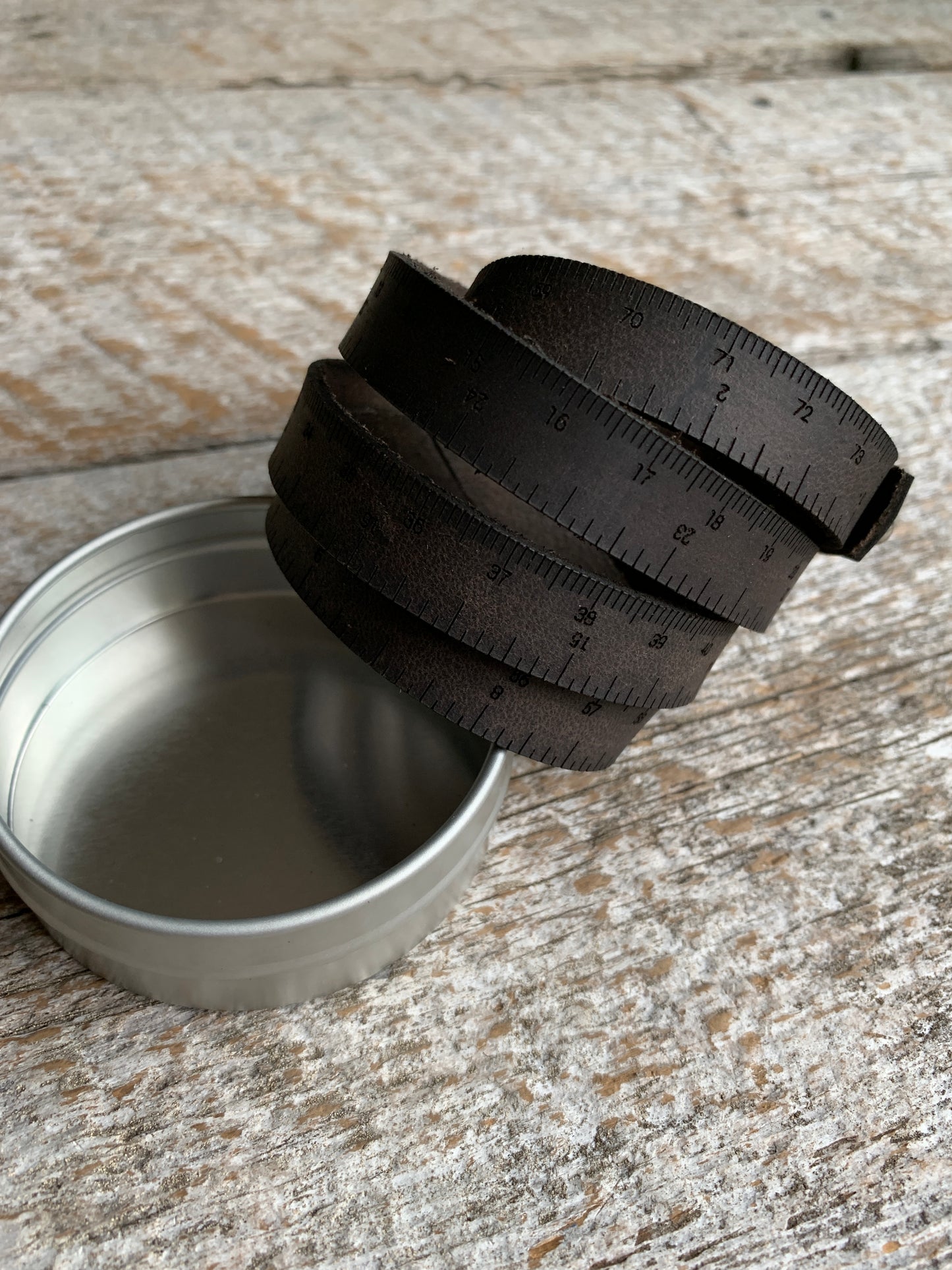 LIQUIDATION - Bracelet règle en cuir / Leather Wrist Ruler