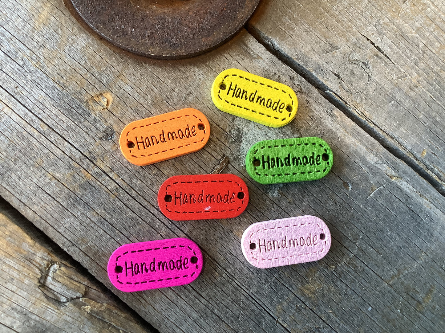 Étiquettes « Handmade » en bois, colorées - Colored wood labels