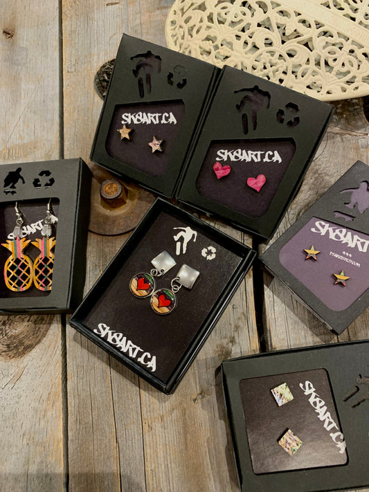 Boucles d’oreilles en planche à roulettes recyclées par PS