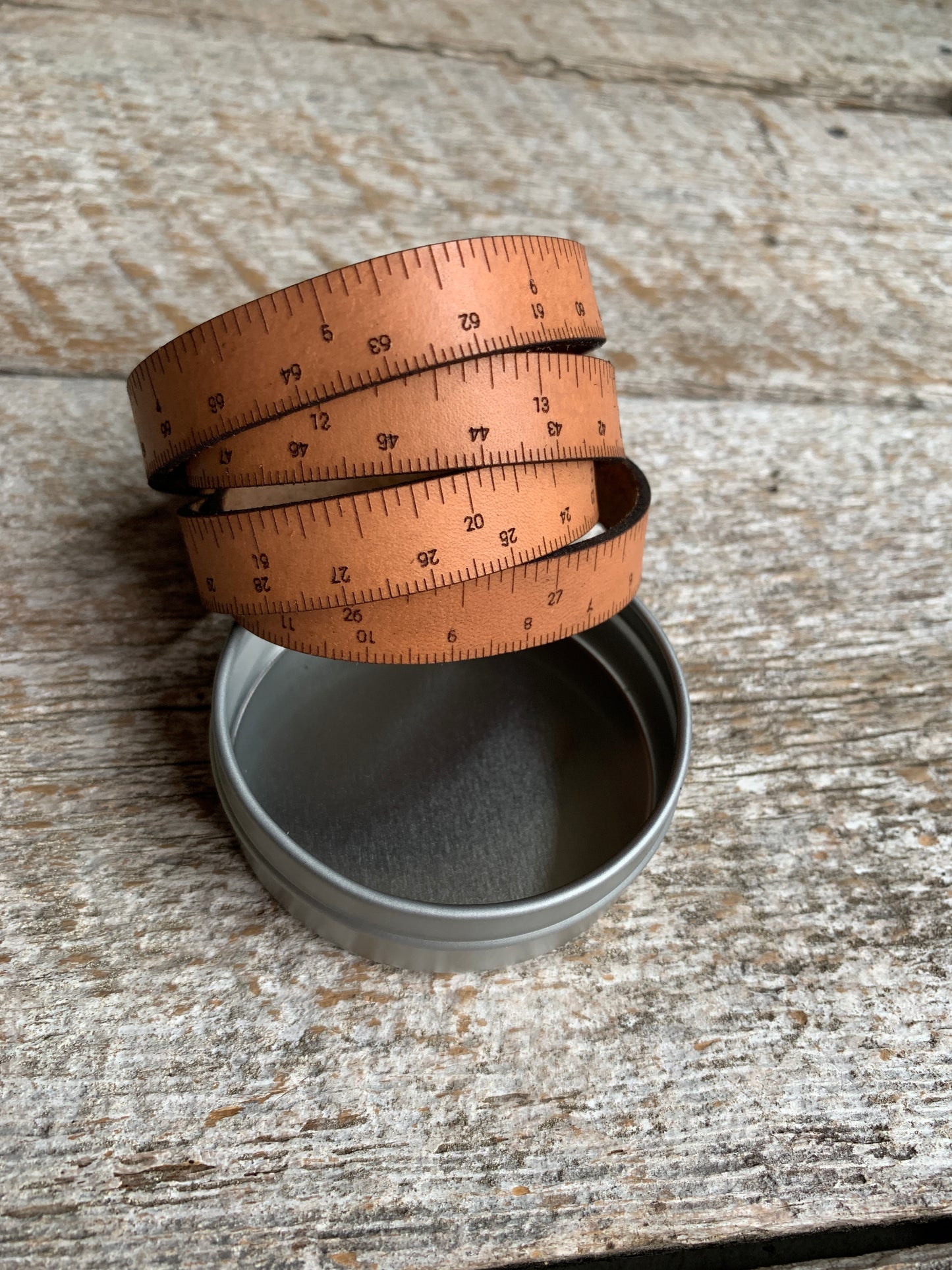 LIQUIDATION - Bracelet règle en cuir / Leather Wrist Ruler