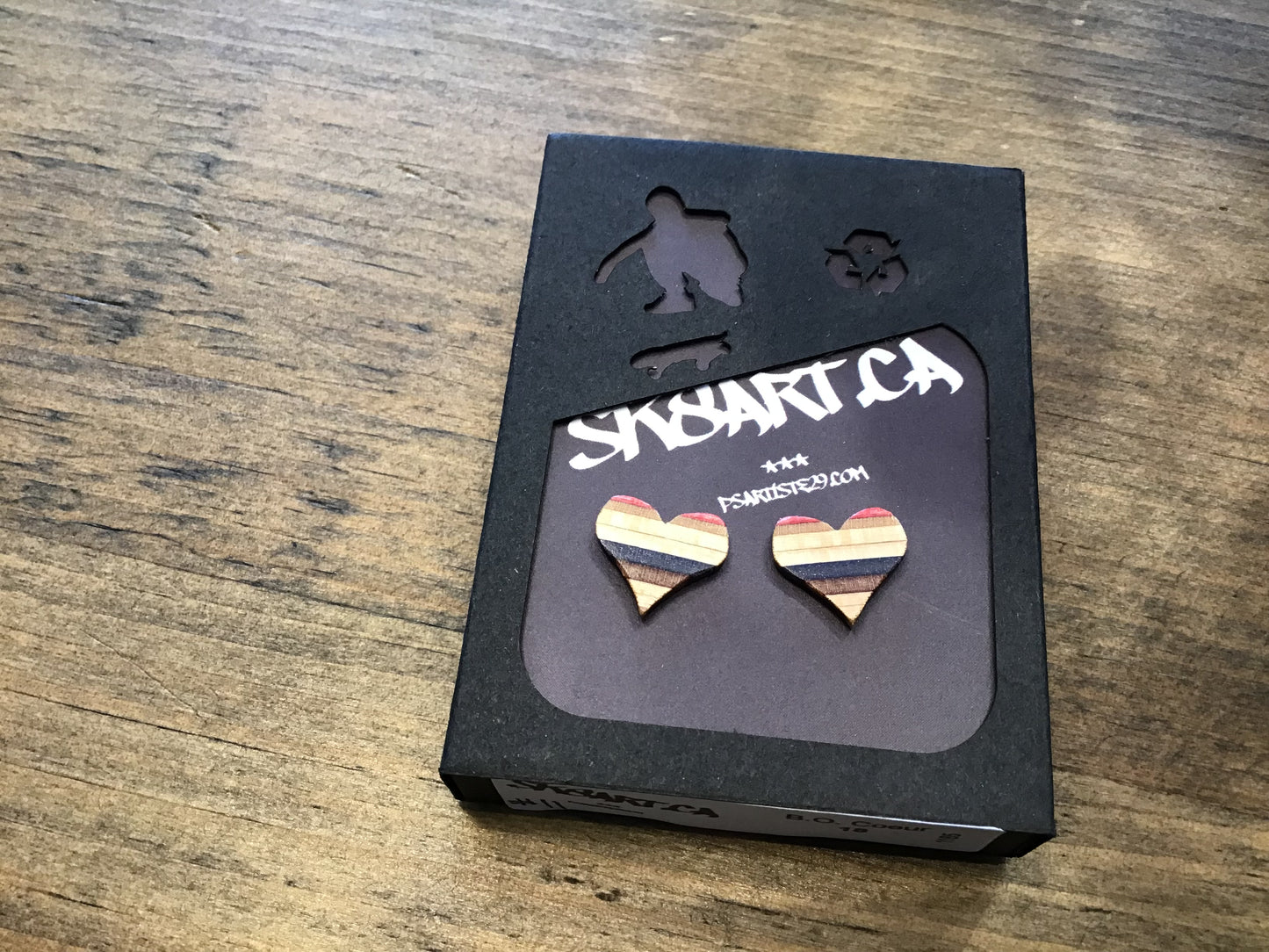 Boucles d’oreilles en planche à roulettes recyclées par PS