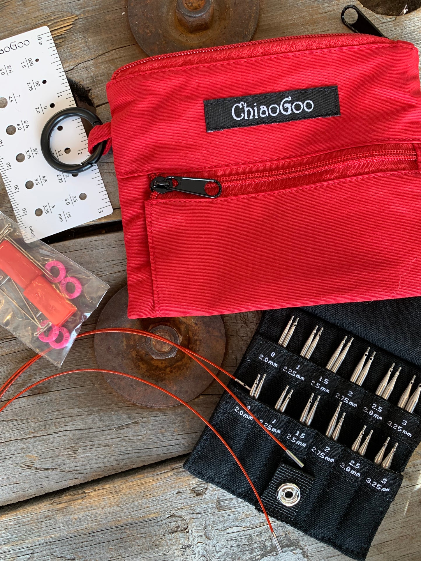 ChiaoGoo Twist Redlace Shorties - Mini 2 à 3.25mm / Ensemble d'aiguilles circulaires interchangeables courtes en Stainless / Stainless interchangeable short circular needle kit