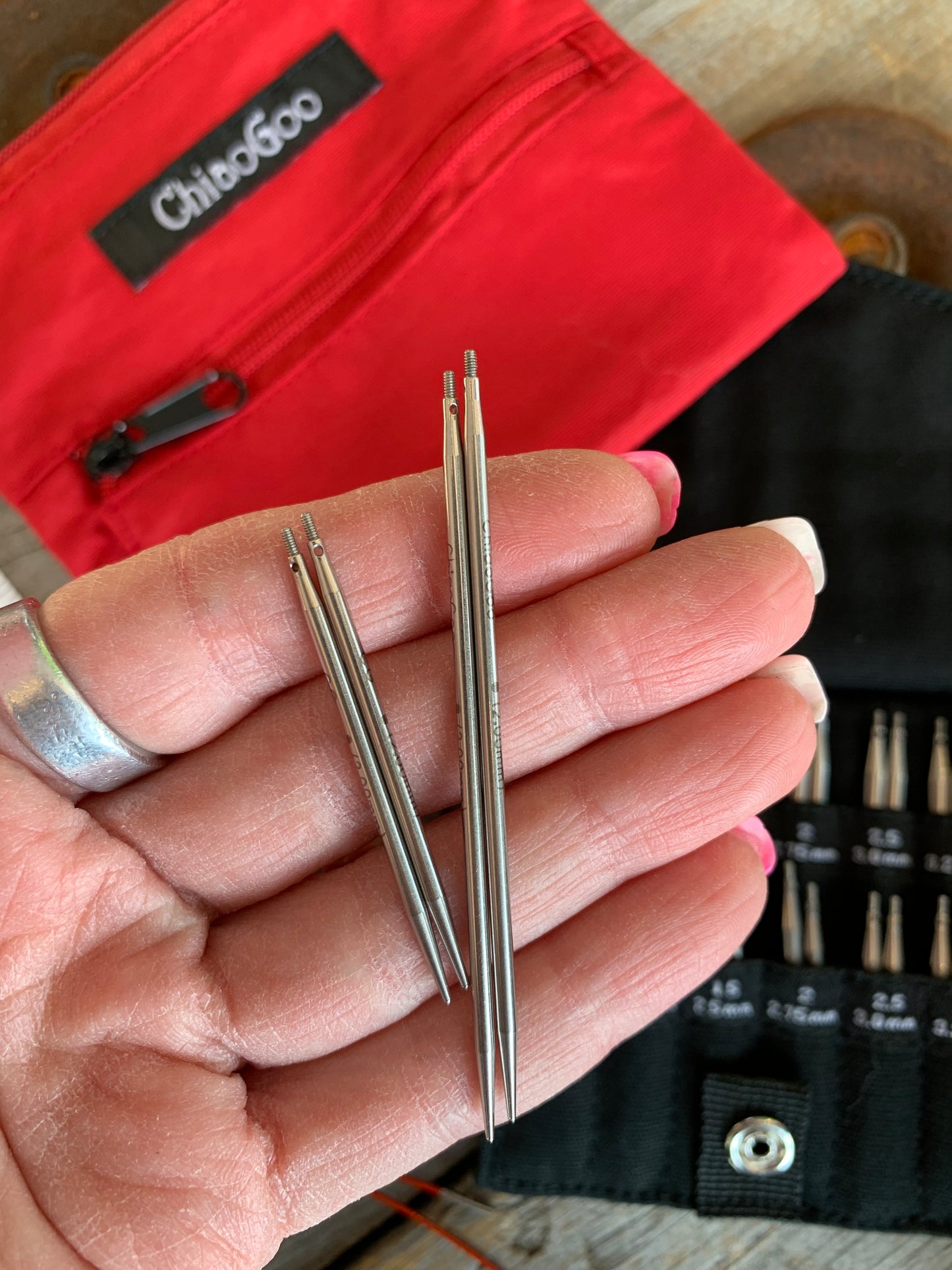 ChiaoGoo Twist Redlace Shorties - Mini 2 à 3.25mm /  Ensemble d'aiguilles circulaires interchangeables courtes en Stainless / Stainless interchangeable short circular needle kit