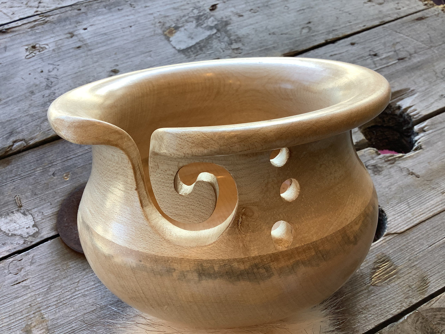 Bols à laine en bois / Wood yarn bowl