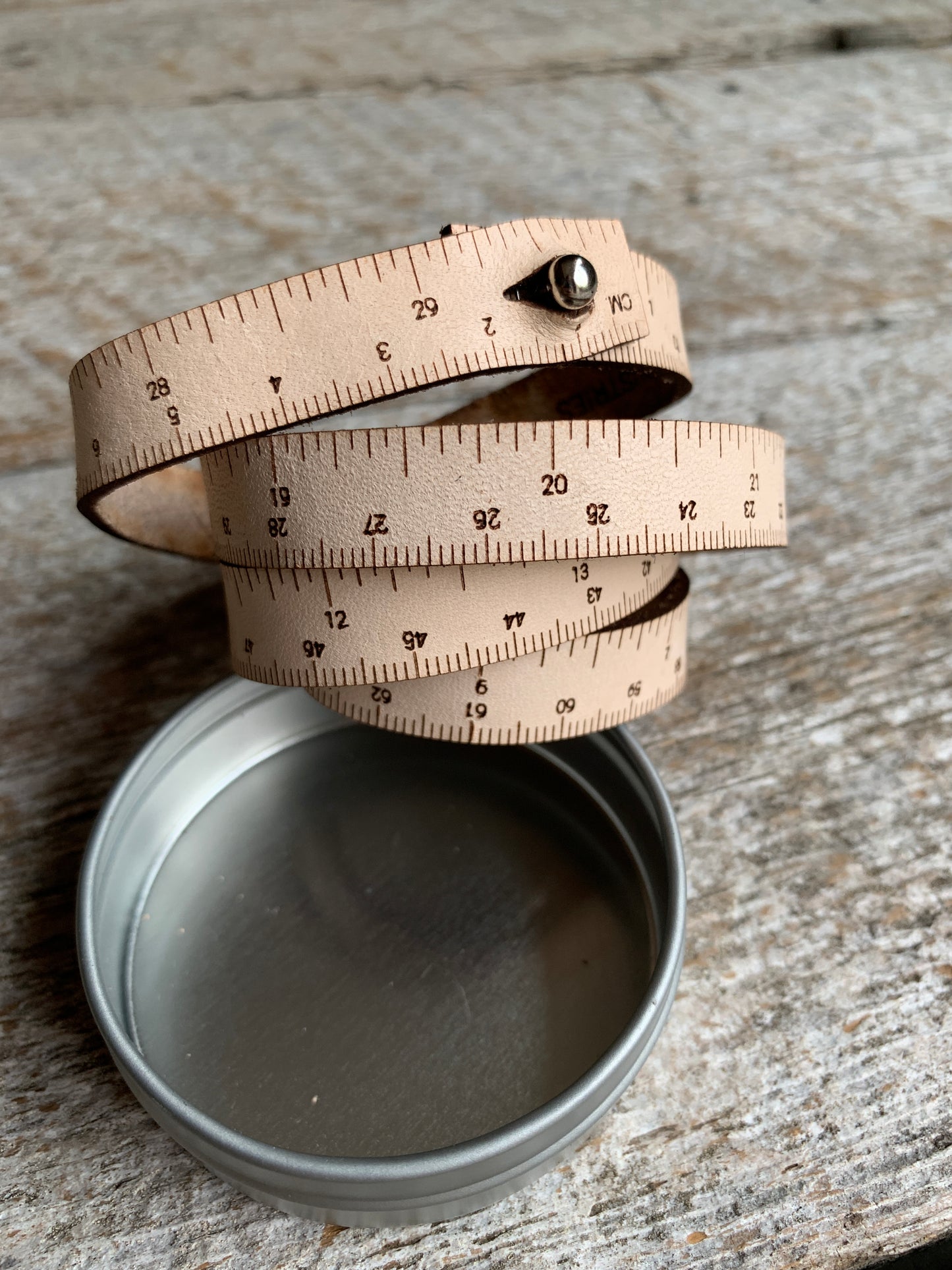 LIQUIDATION - Bracelet règle en cuir / Leather Wrist Ruler