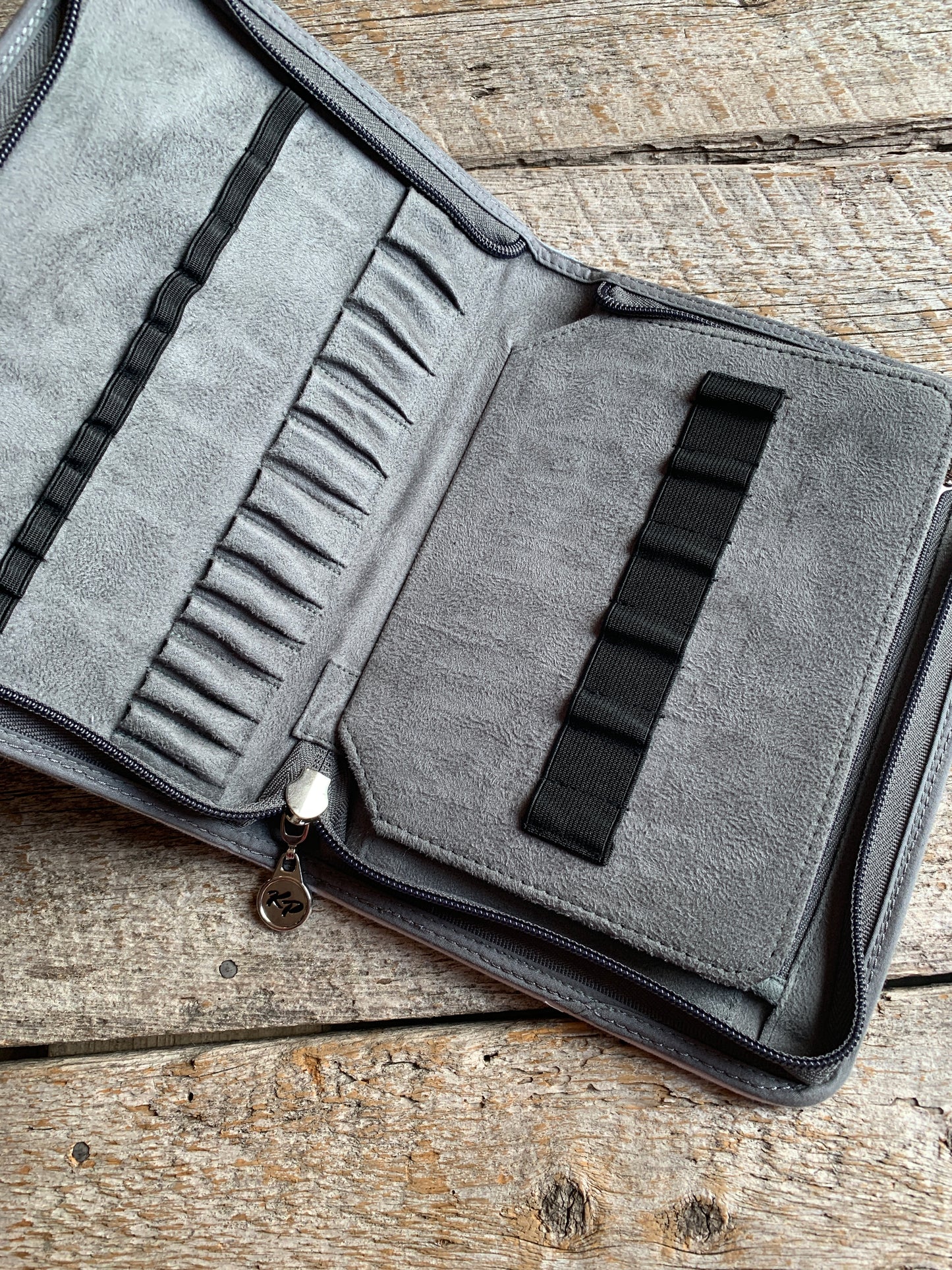 Étui pour aiguilles circulaires interchangeables / Interchangeable Needle Case
