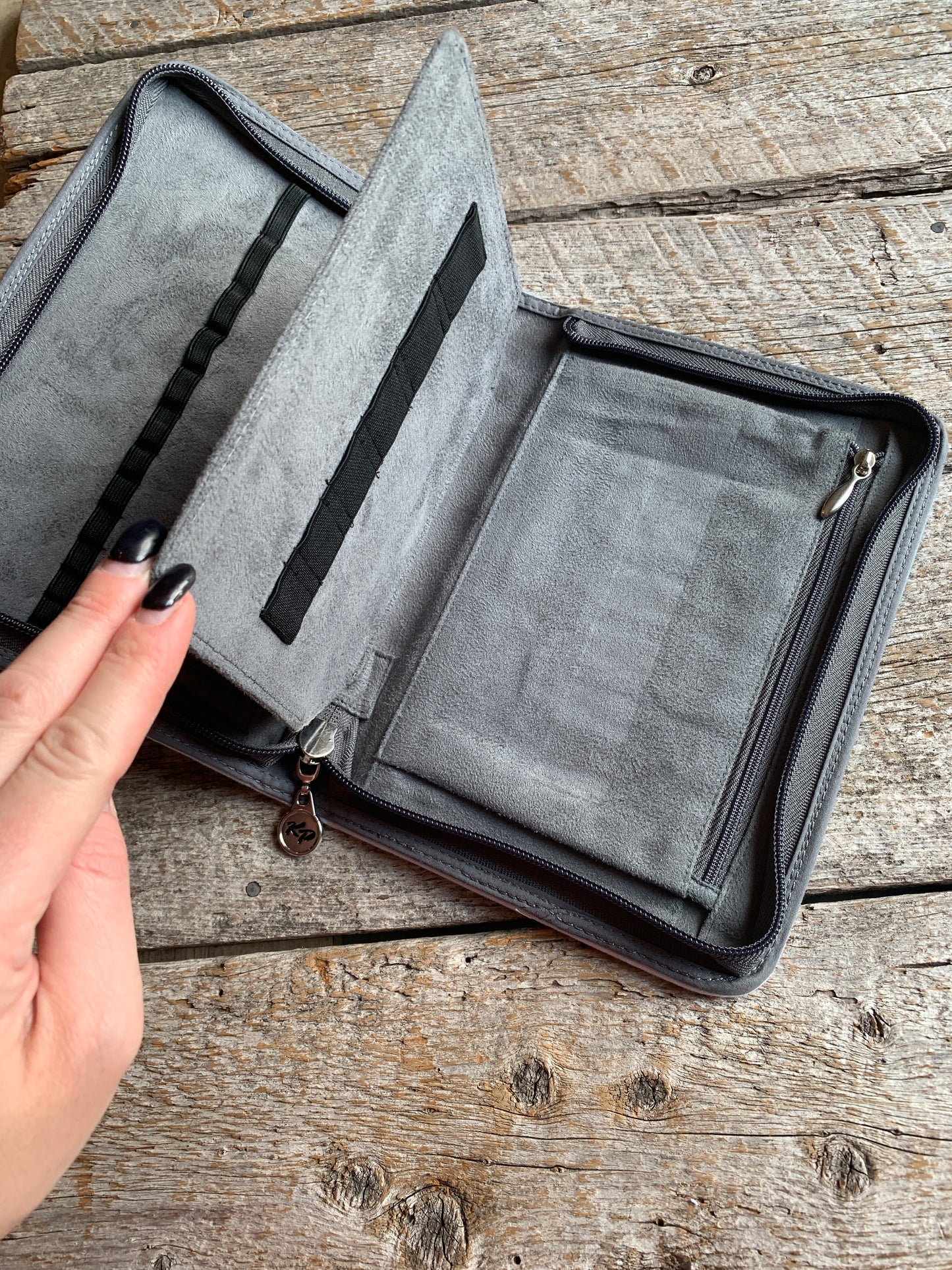 Étui pour aiguilles circulaires interchangeables / Interchangeable Needle Case