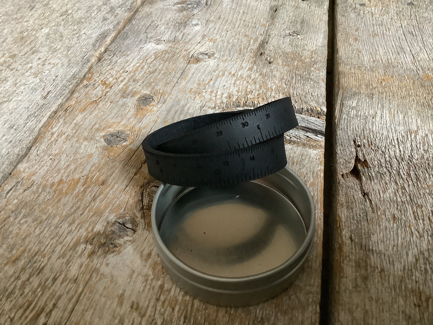 LIQUIDATION - Bracelet règle en cuir / Leather Wrist Ruler
