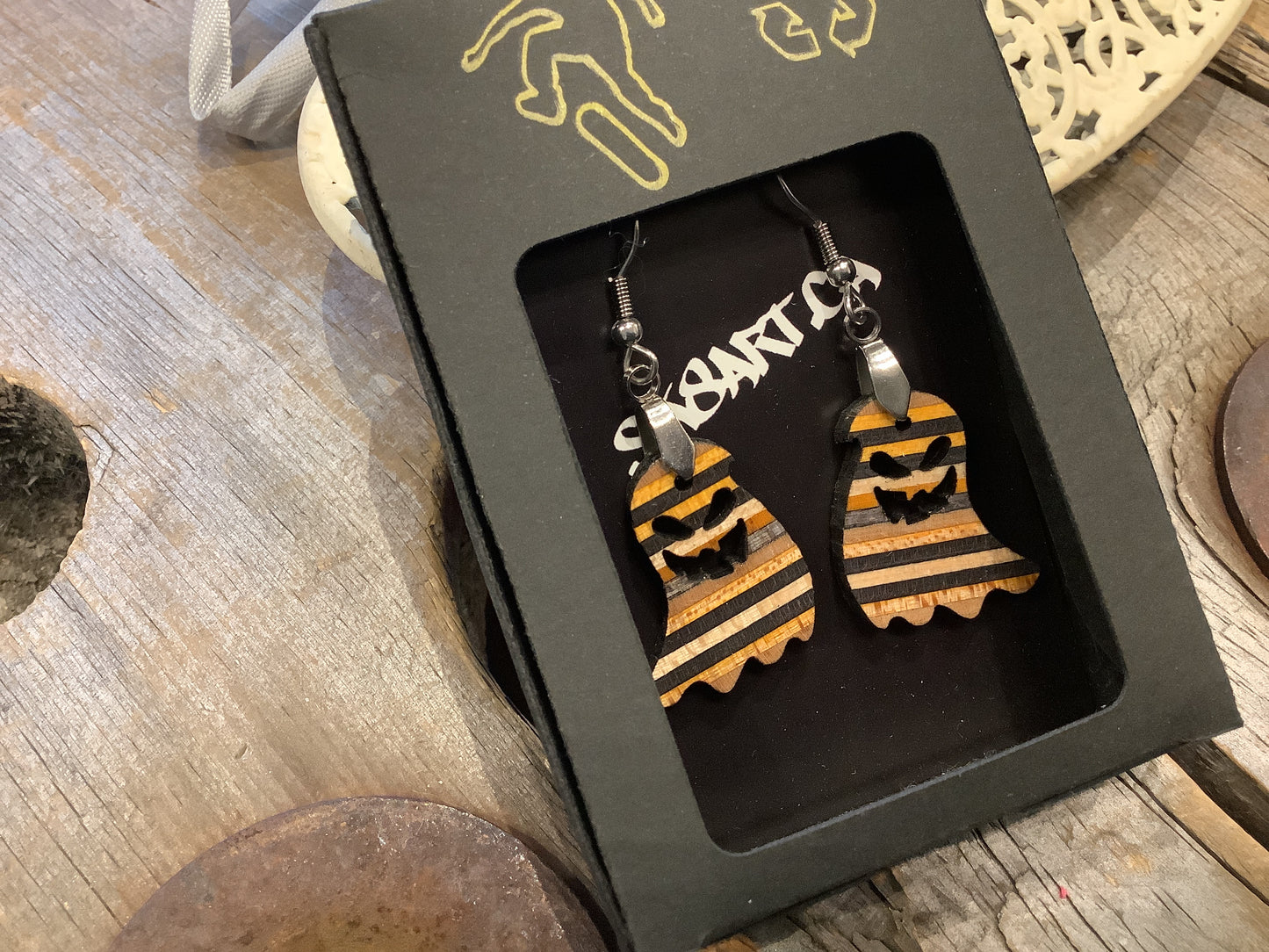 Boucles d’oreilles en planche à roulettes recyclées par PS