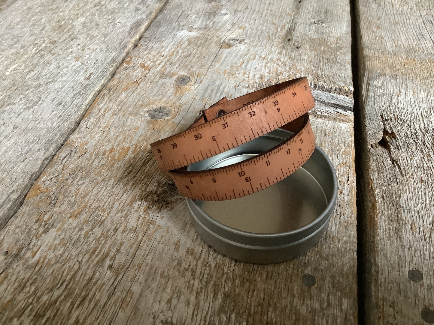 LIQUIDATION - Bracelet règle en cuir / Leather Wrist Ruler