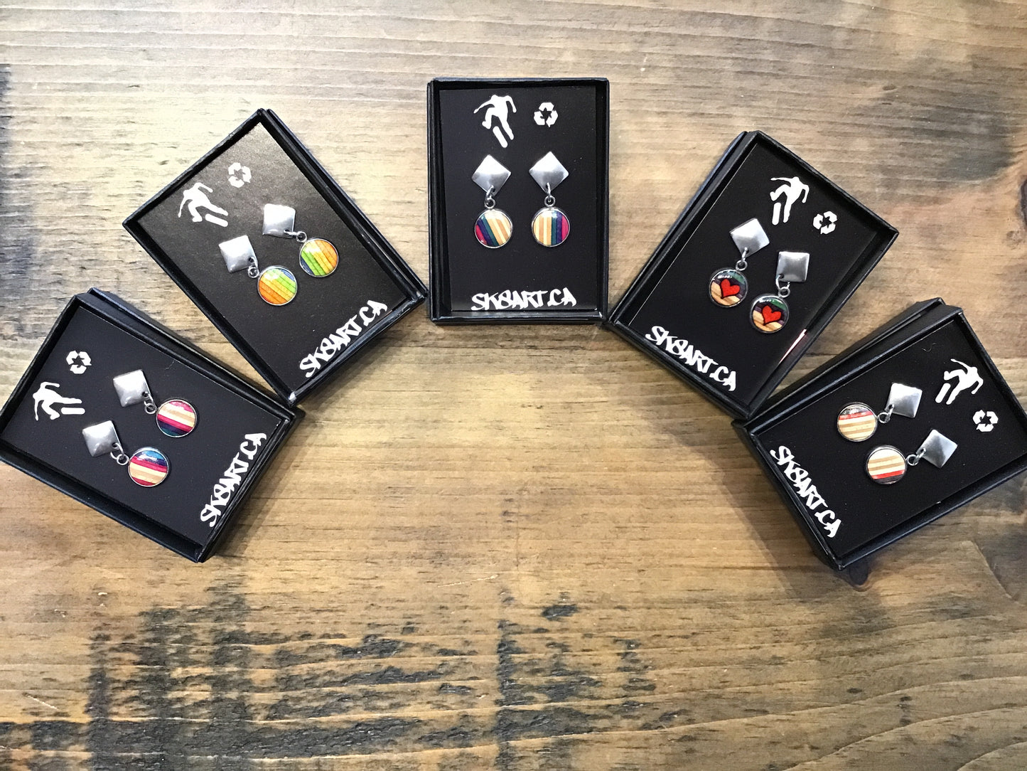 Boucles d’oreilles en planche à roulettes recyclées par PS