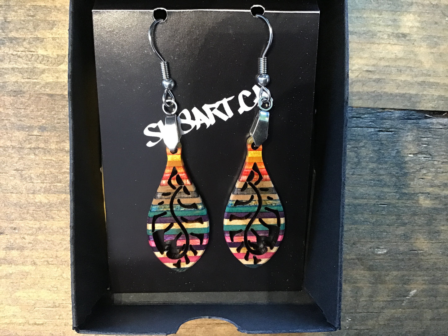 Boucles d’oreilles en planche à roulettes recyclées par PS