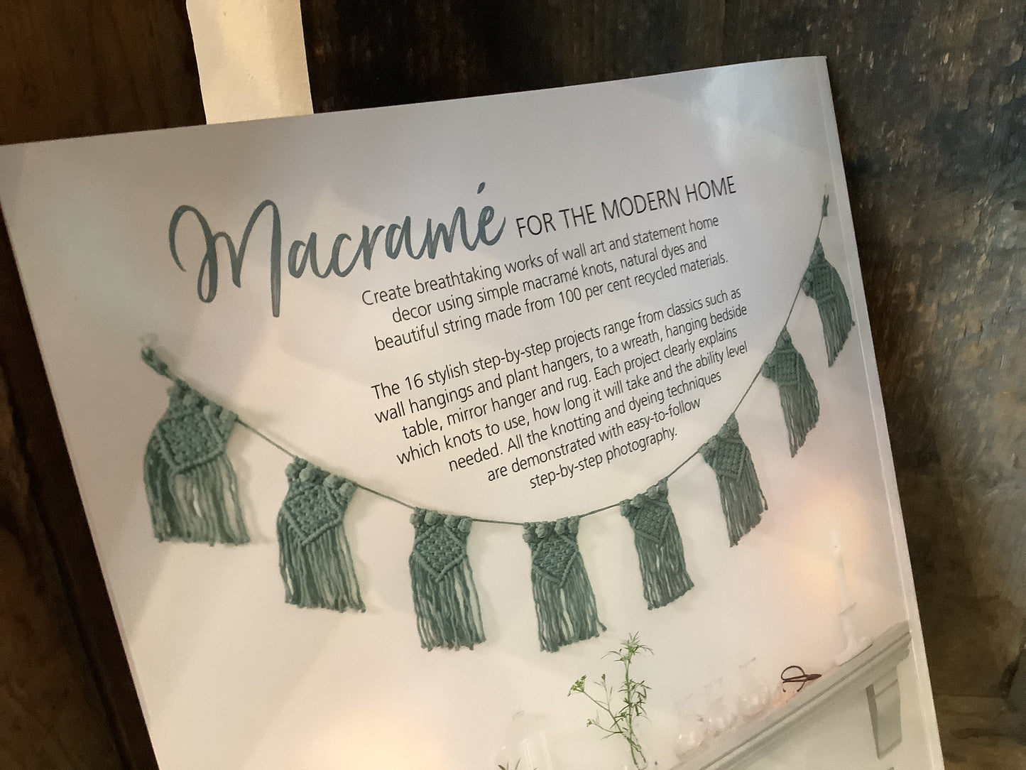 Macramé for the modern home (en anglais)