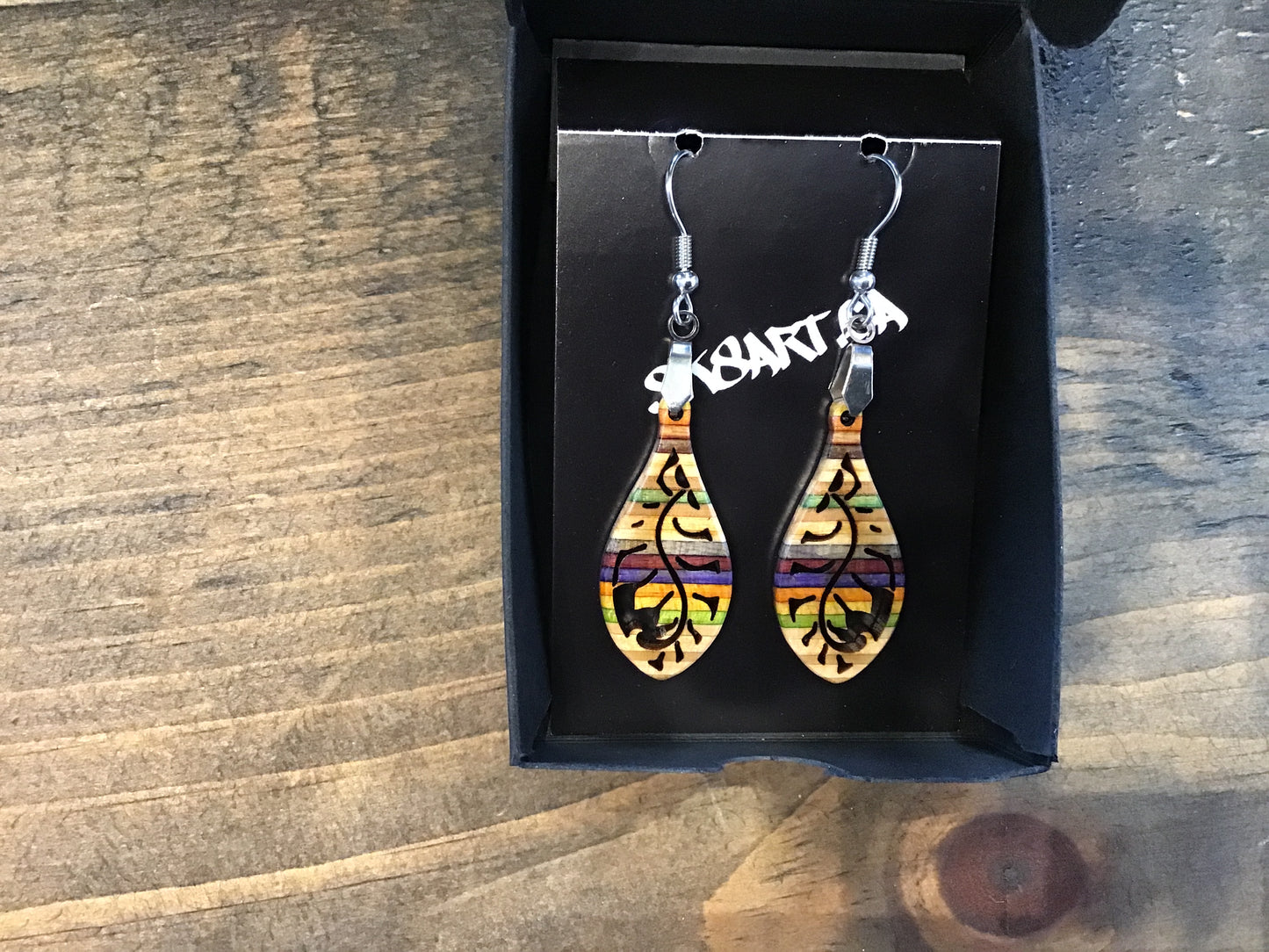 Boucles d’oreilles en planche à roulettes recyclées par PS