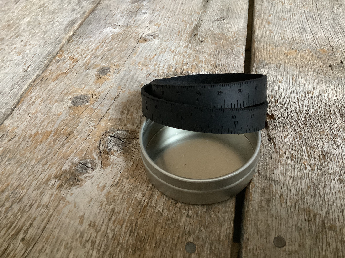 LIQUIDATION - Bracelet règle en cuir / Leather Wrist Ruler