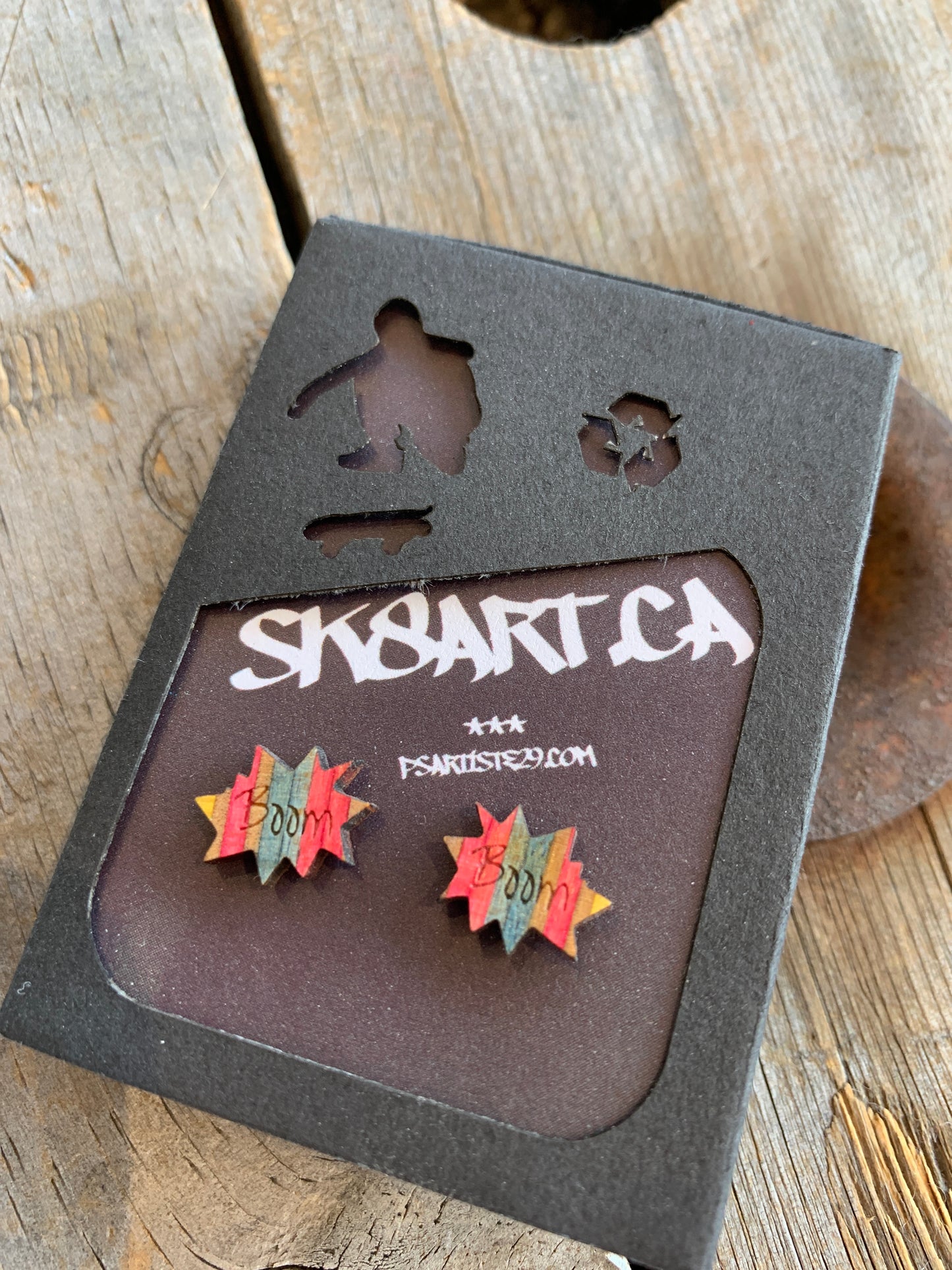 Boucles d’oreilles en planche à roulettes recyclées par PS