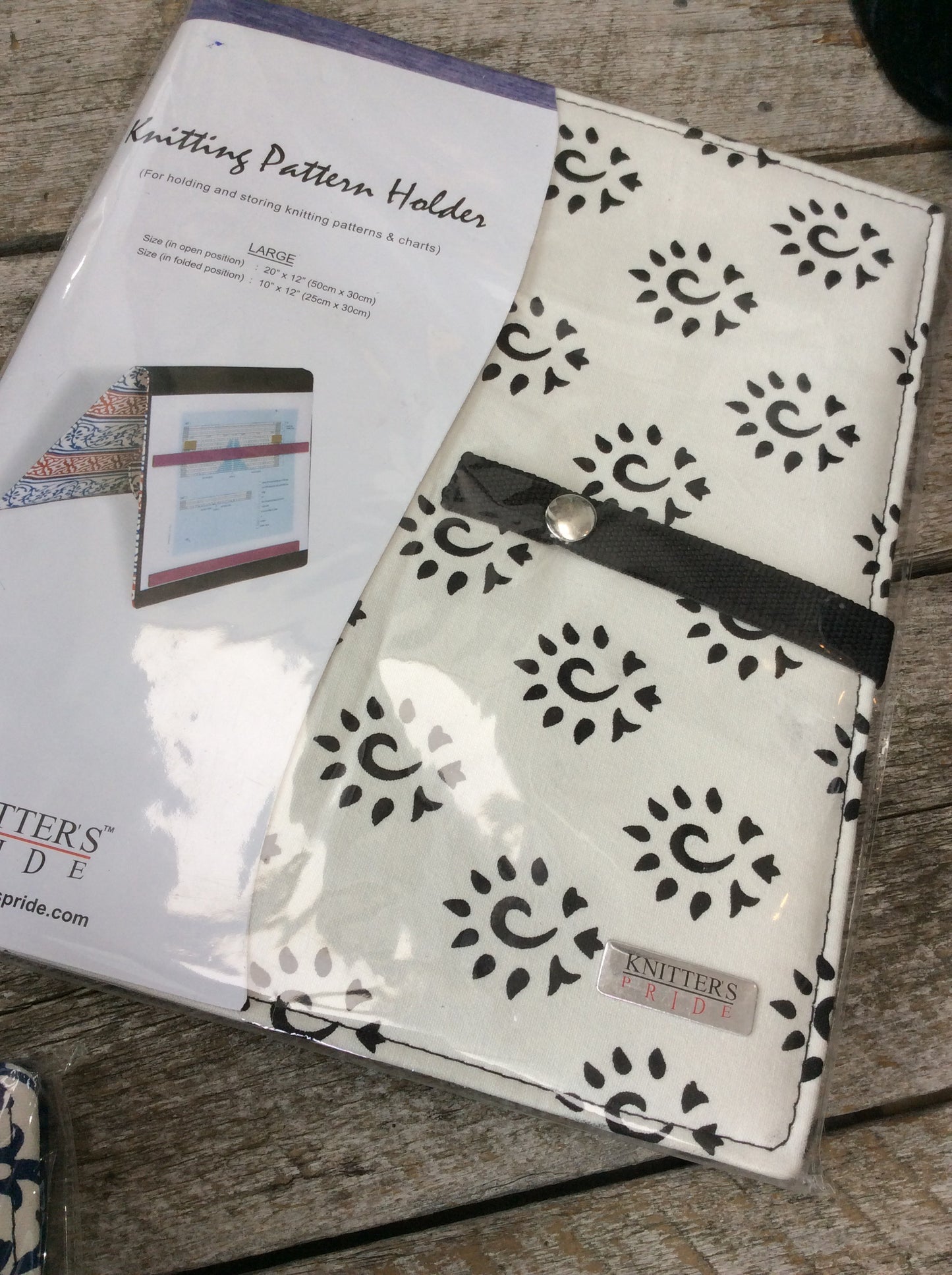 Support pour patron aimanté / Knitting pattern holder