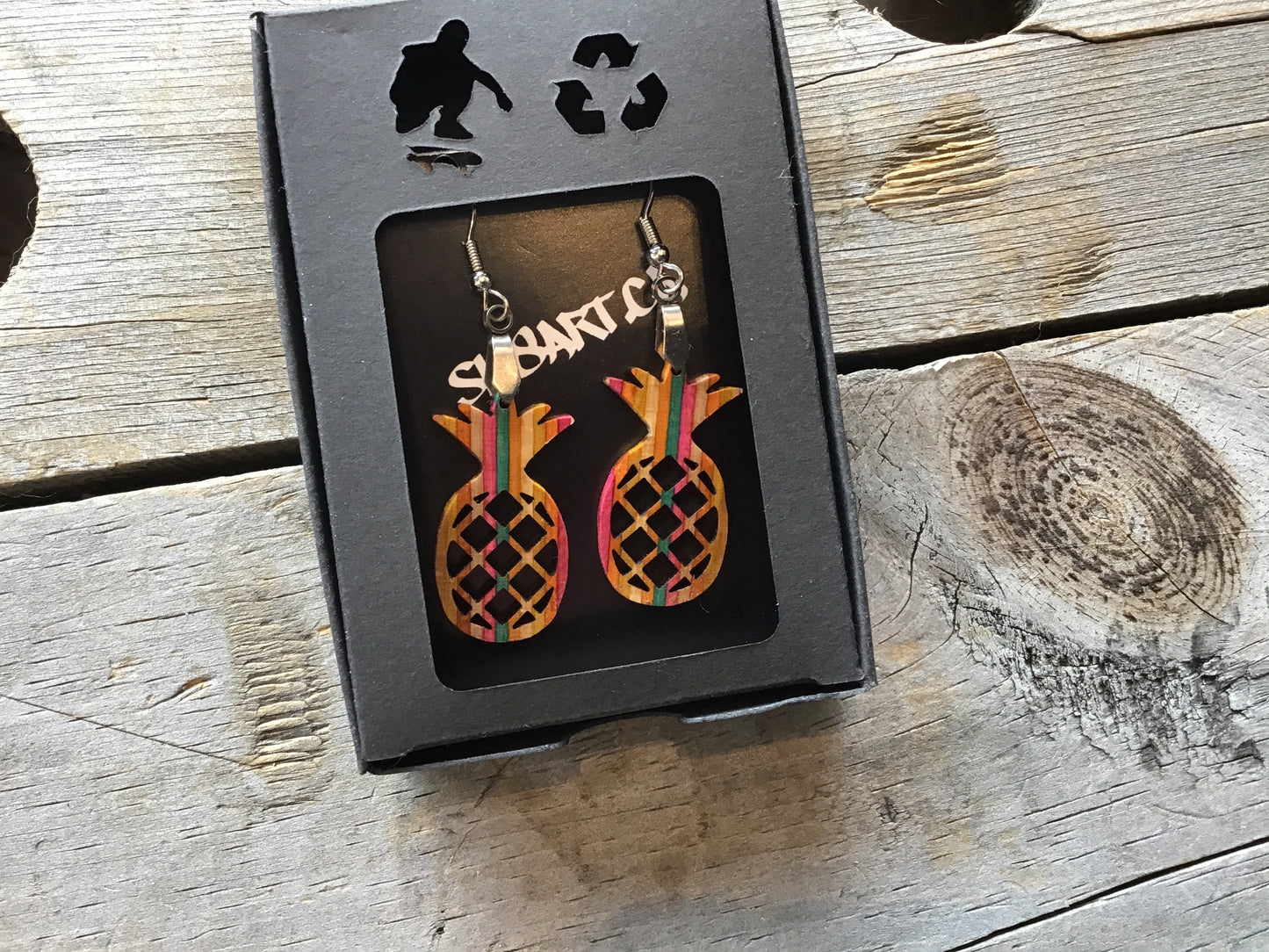 Boucles d’oreilles en planche à roulettes recyclées par PS