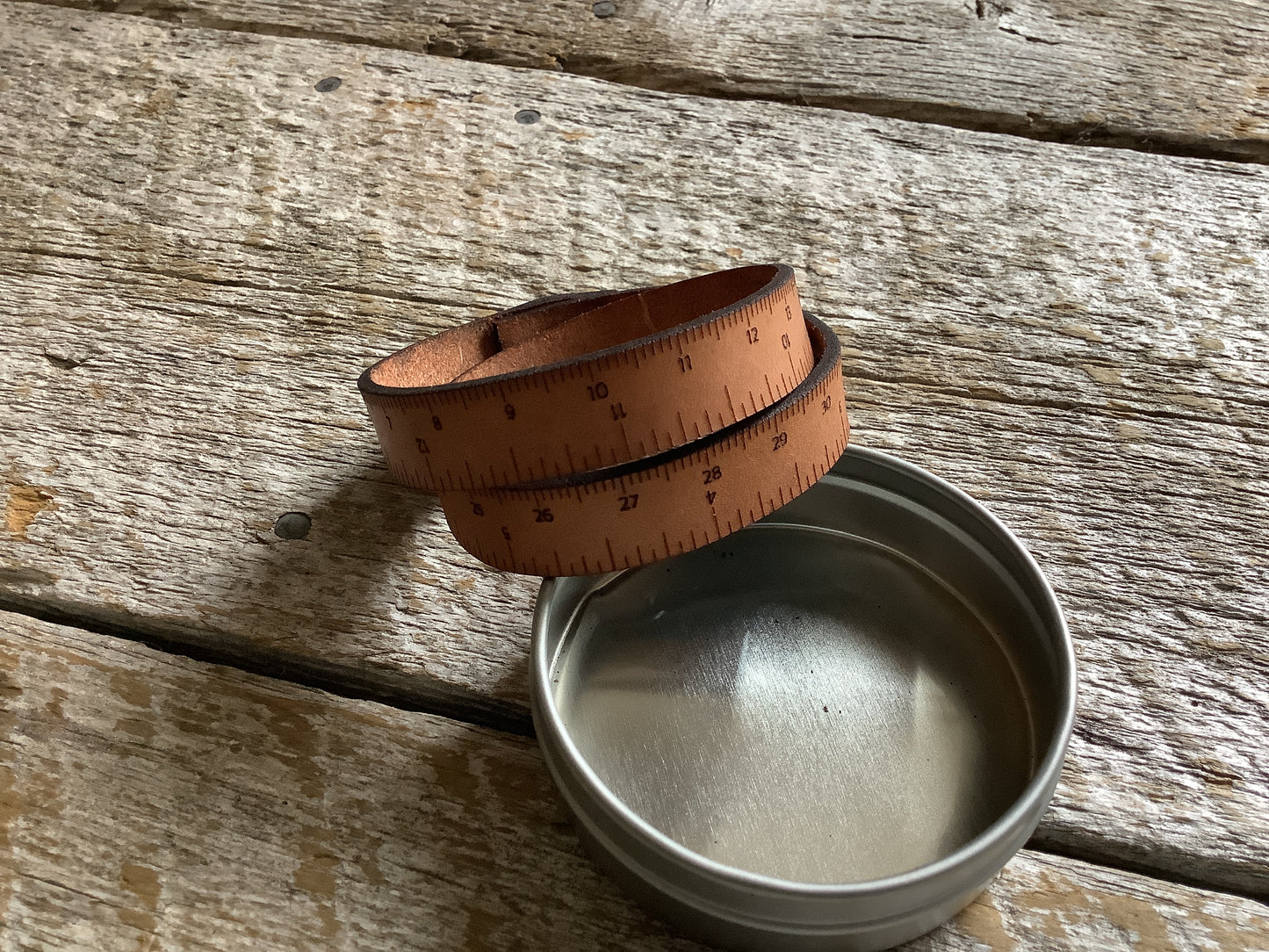 LIQUIDATION - Bracelet règle en cuir / Leather Wrist Ruler