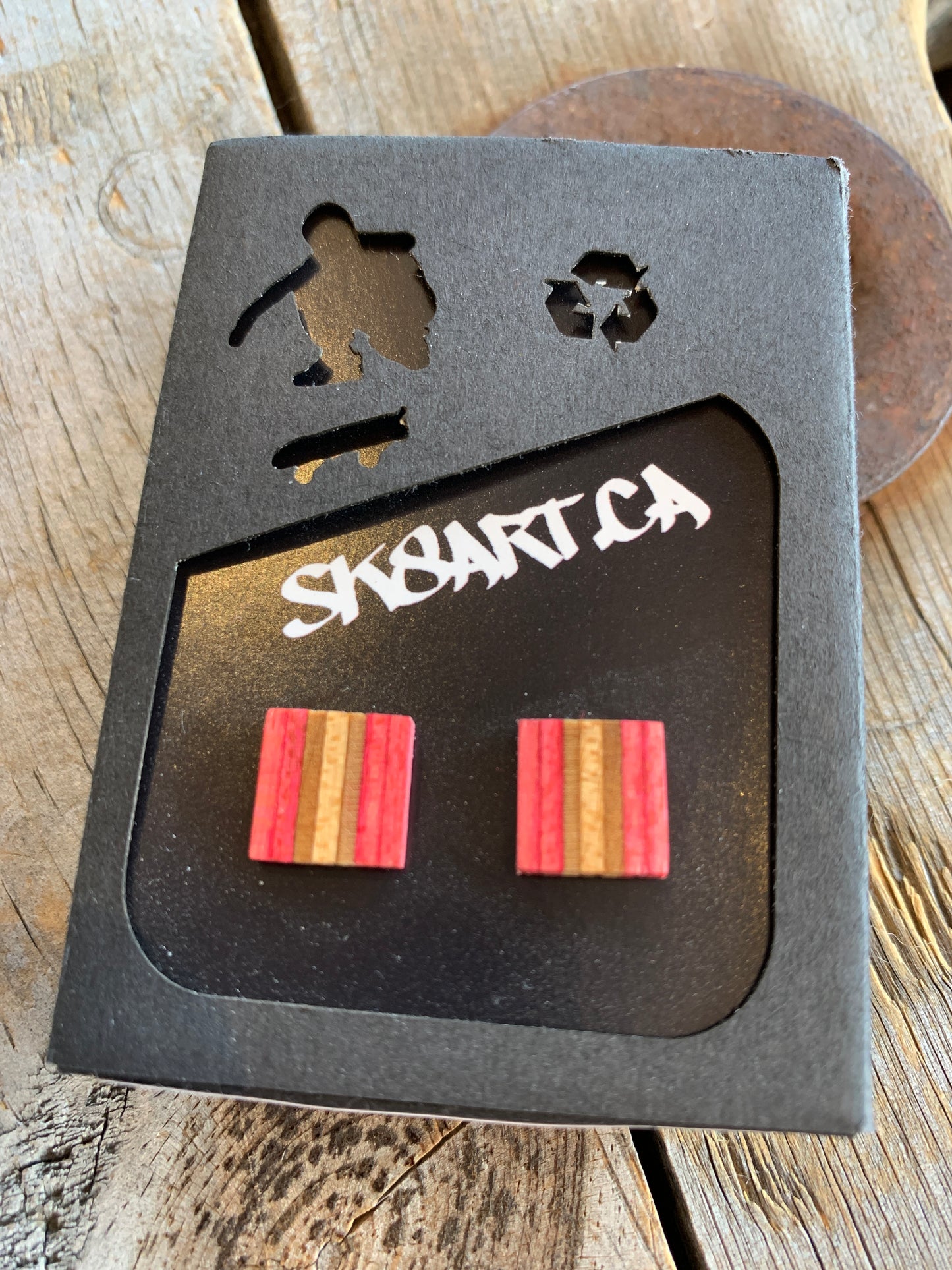Boucles d’oreilles en planche à roulettes recyclées par PS