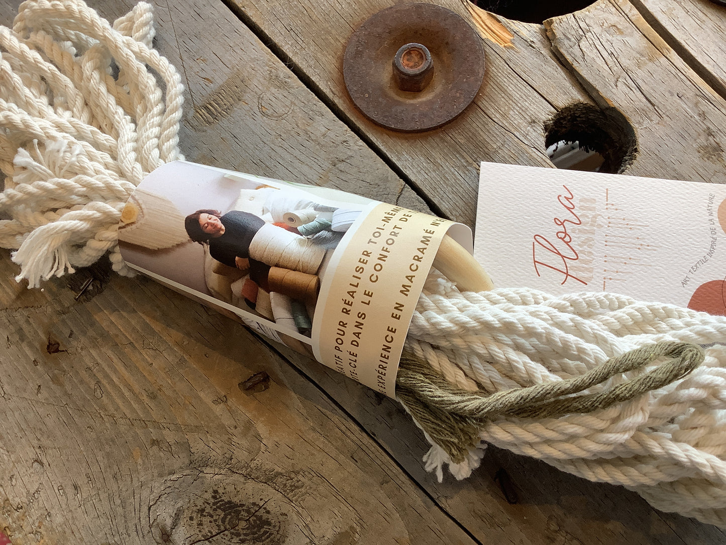 LIQUIDATION - Ensemble de macramé à réaliser soi-même par Flora