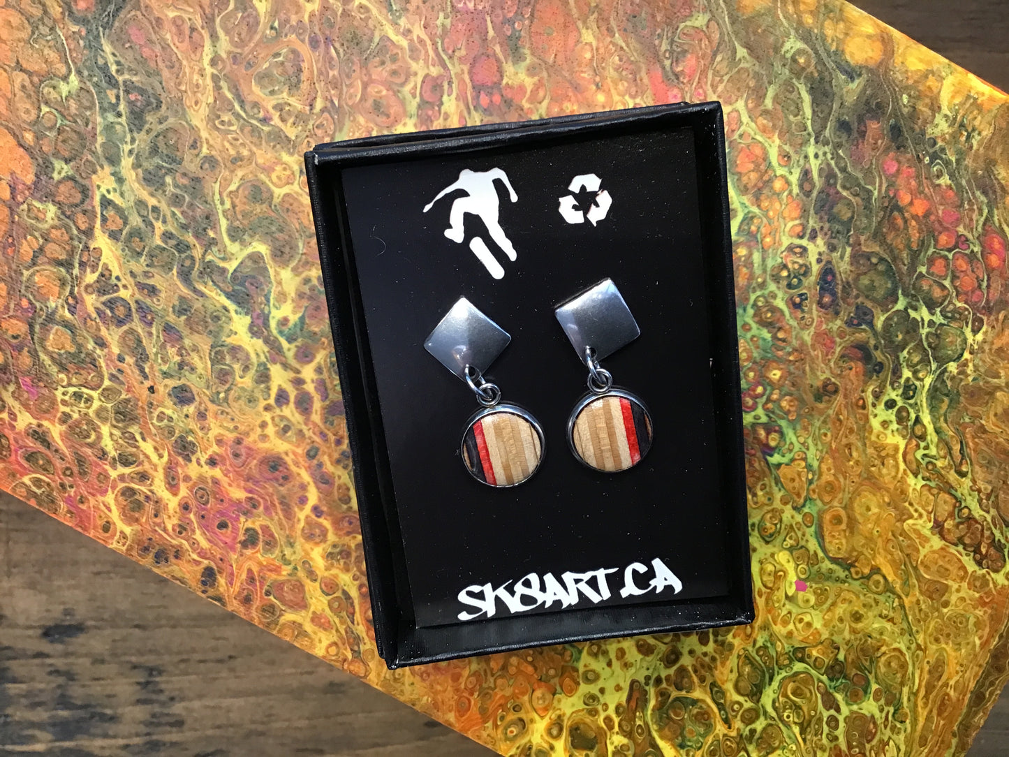 Boucles d’oreilles en planche à roulettes recyclées par PS