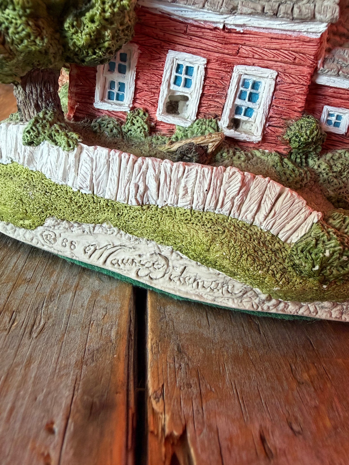 Cherry Hill School - Maison miniature par Maurice Wideman - 1988