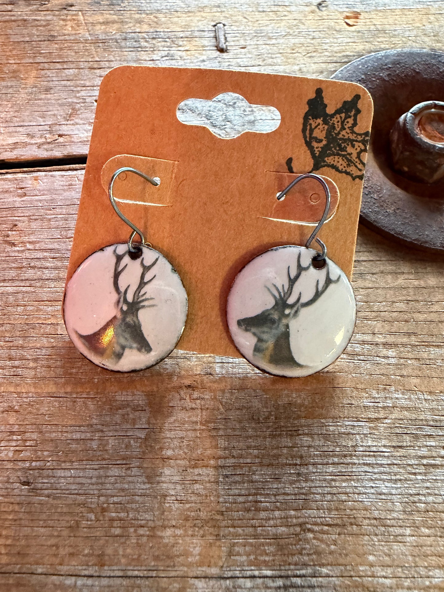 Boucles d’oreilles en émail sur cuivre par Nathalie Ampleman