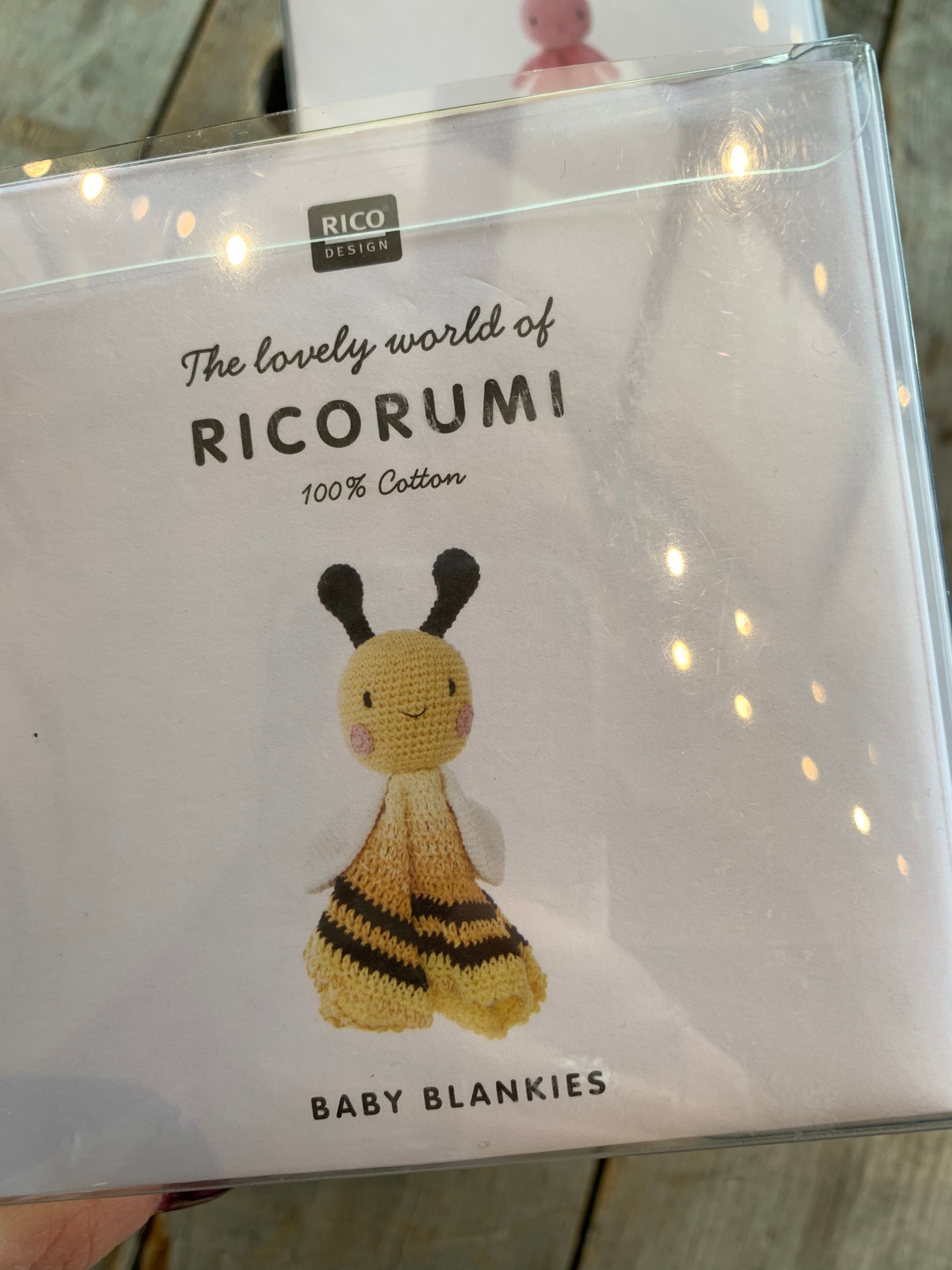 Kit doudou abeille au crochet - Rico Design