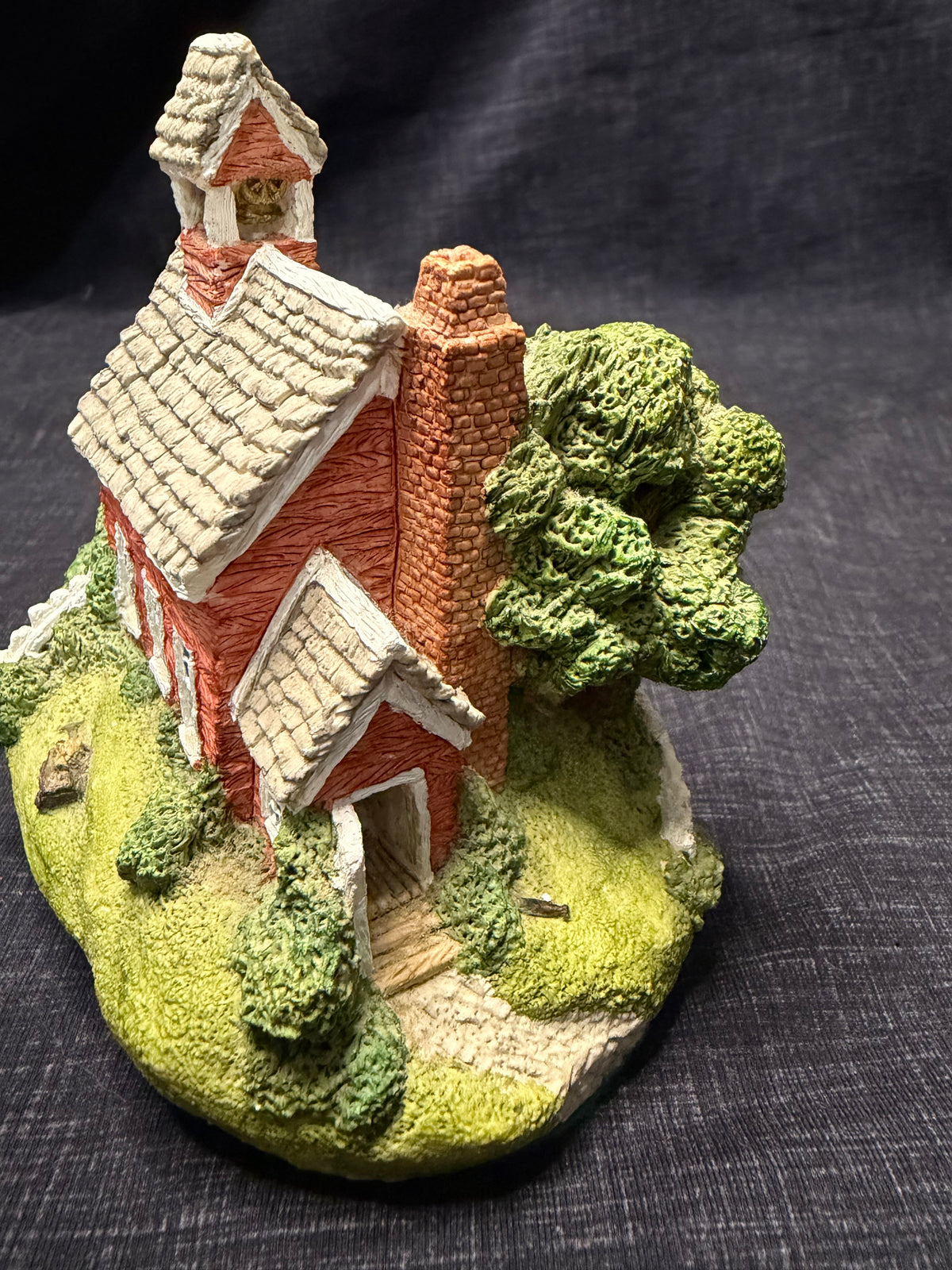 Cherry Hill School - Maison miniature par Maurice Wideman - 1988