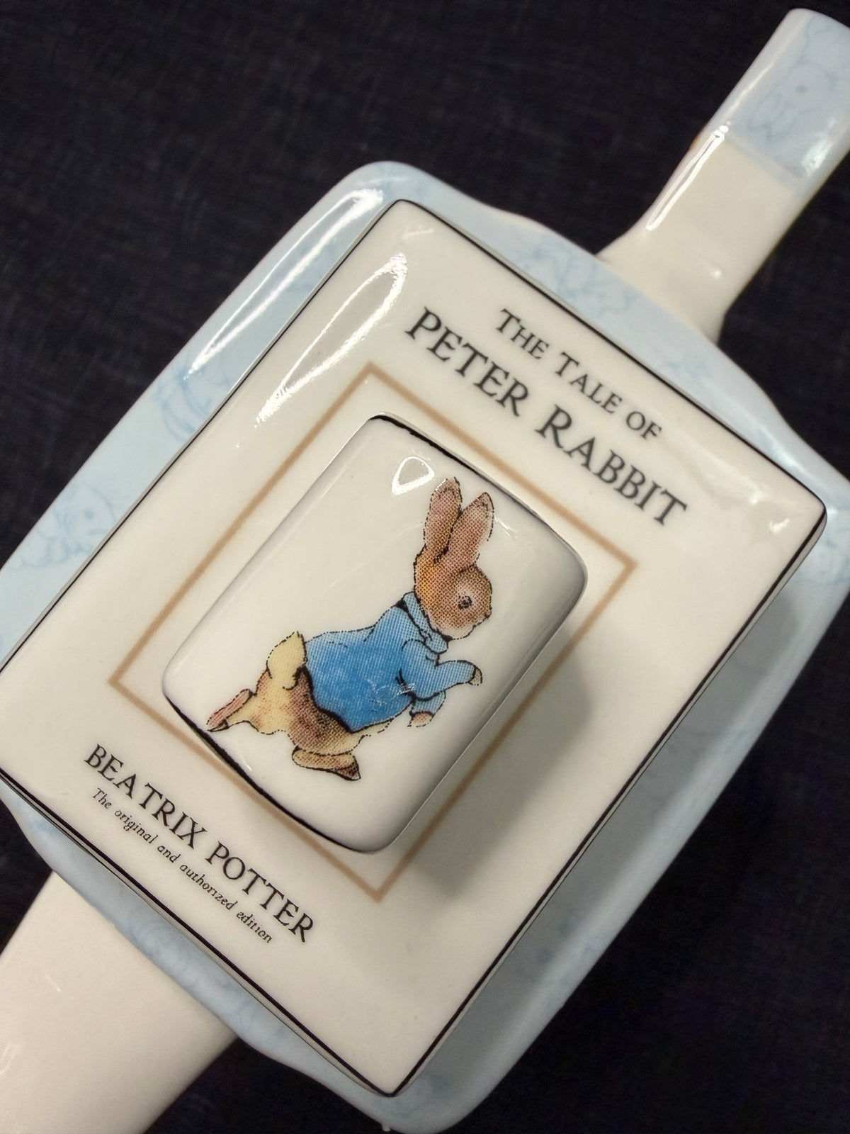 Théière vintage Peter Rabbit Beatrix Potter – James Sadler 2004 – Théière livre – The Tale of Peter Rabbit – avec dorure