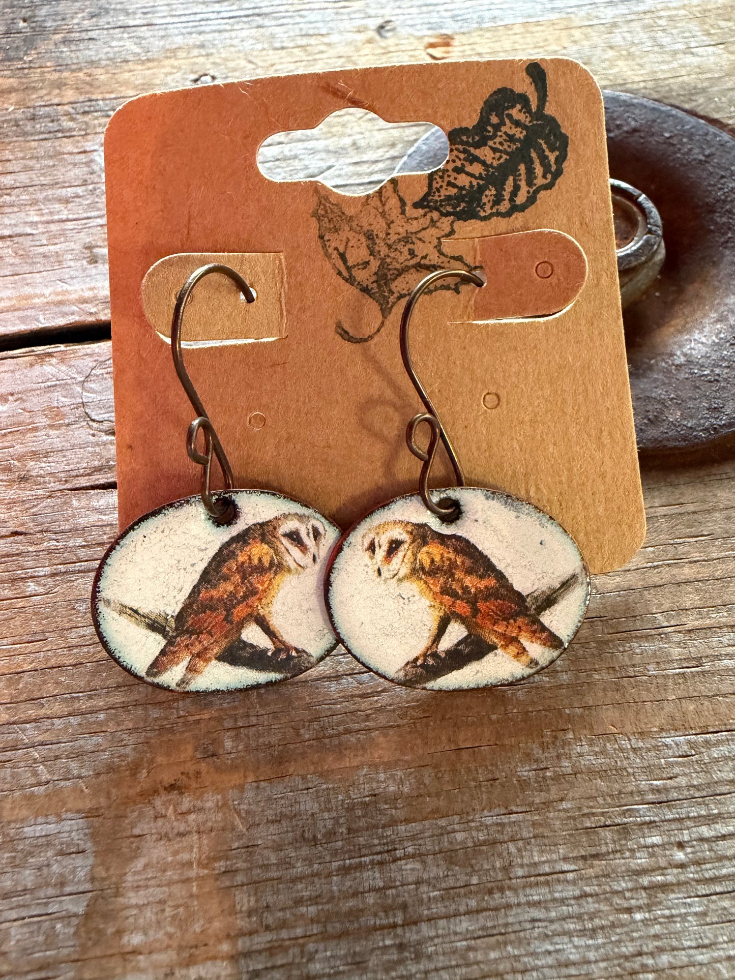 Boucles d’oreilles en émail sur cuivre par Nathalie Ampleman