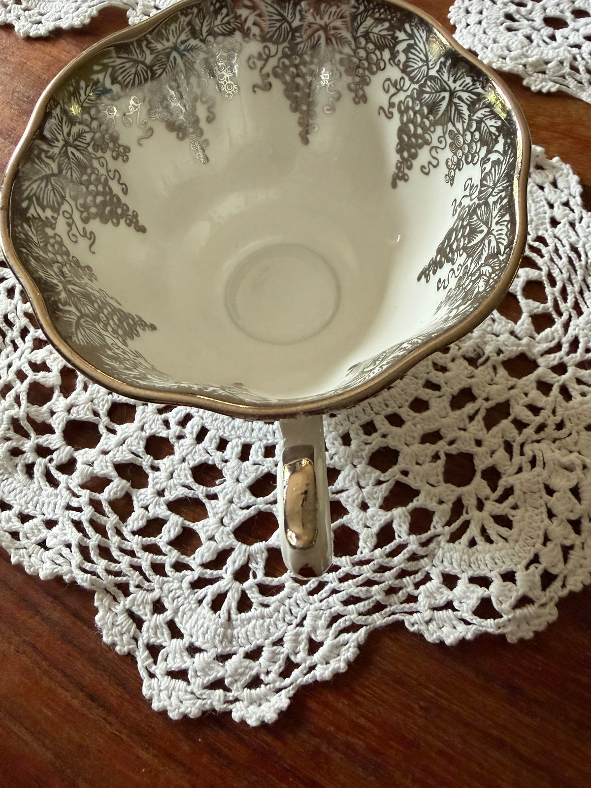 Tasse à thé vintage Royal Albert Silver Grapes, Bone China England, raisins argentés, tasse seule sans soucoupe