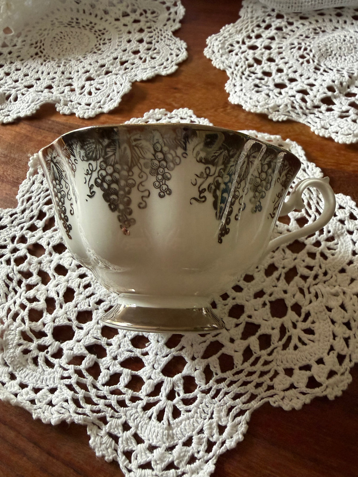 Tasse à thé vintage Royal Albert Silver Grapes, Bone China England, raisins argentés, tasse seule sans soucoupe