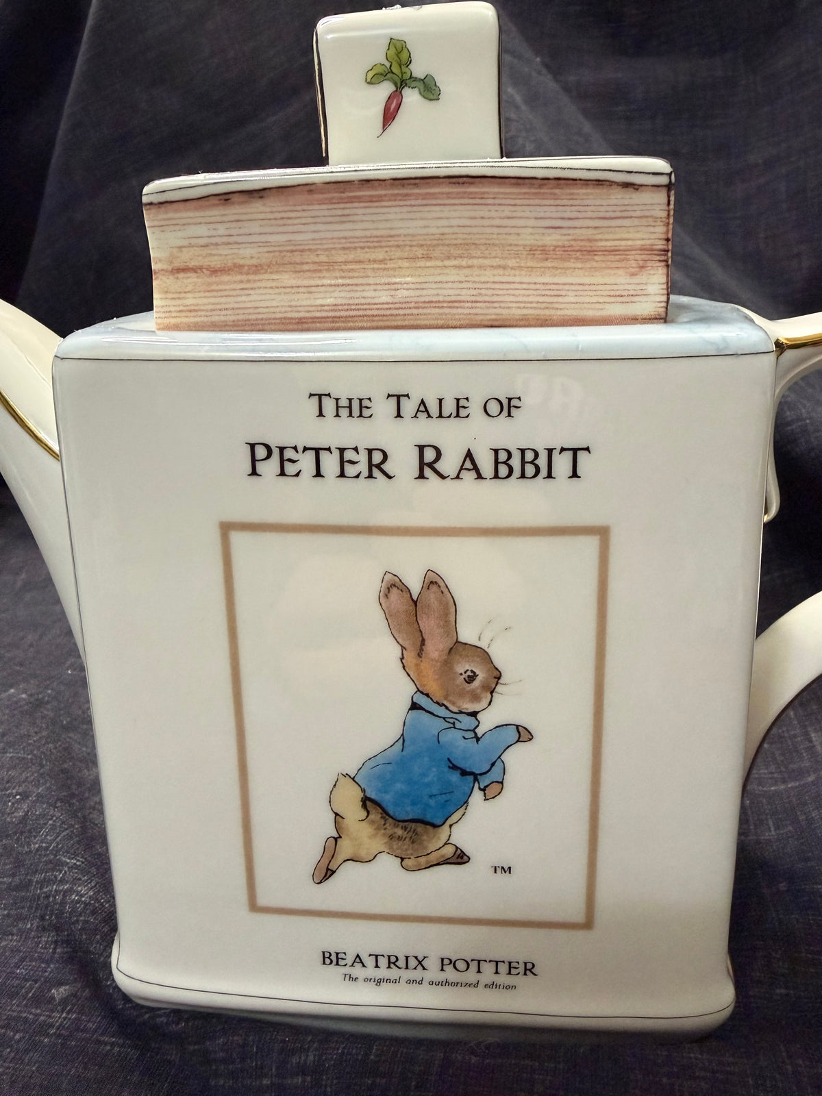 Théière vintage Peter Rabbit Beatrix Potter – James Sadler 2004 – Théière livre – The Tale of Peter Rabbit – avec dorure