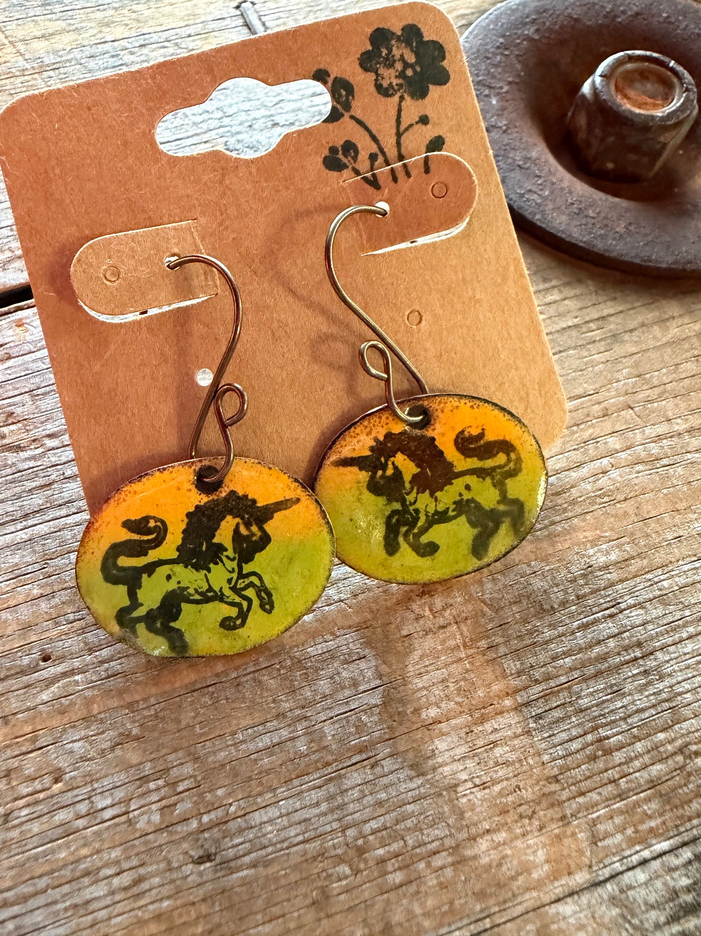 Boucles d’oreilles en émail sur cuivre par Nathalie Ampleman