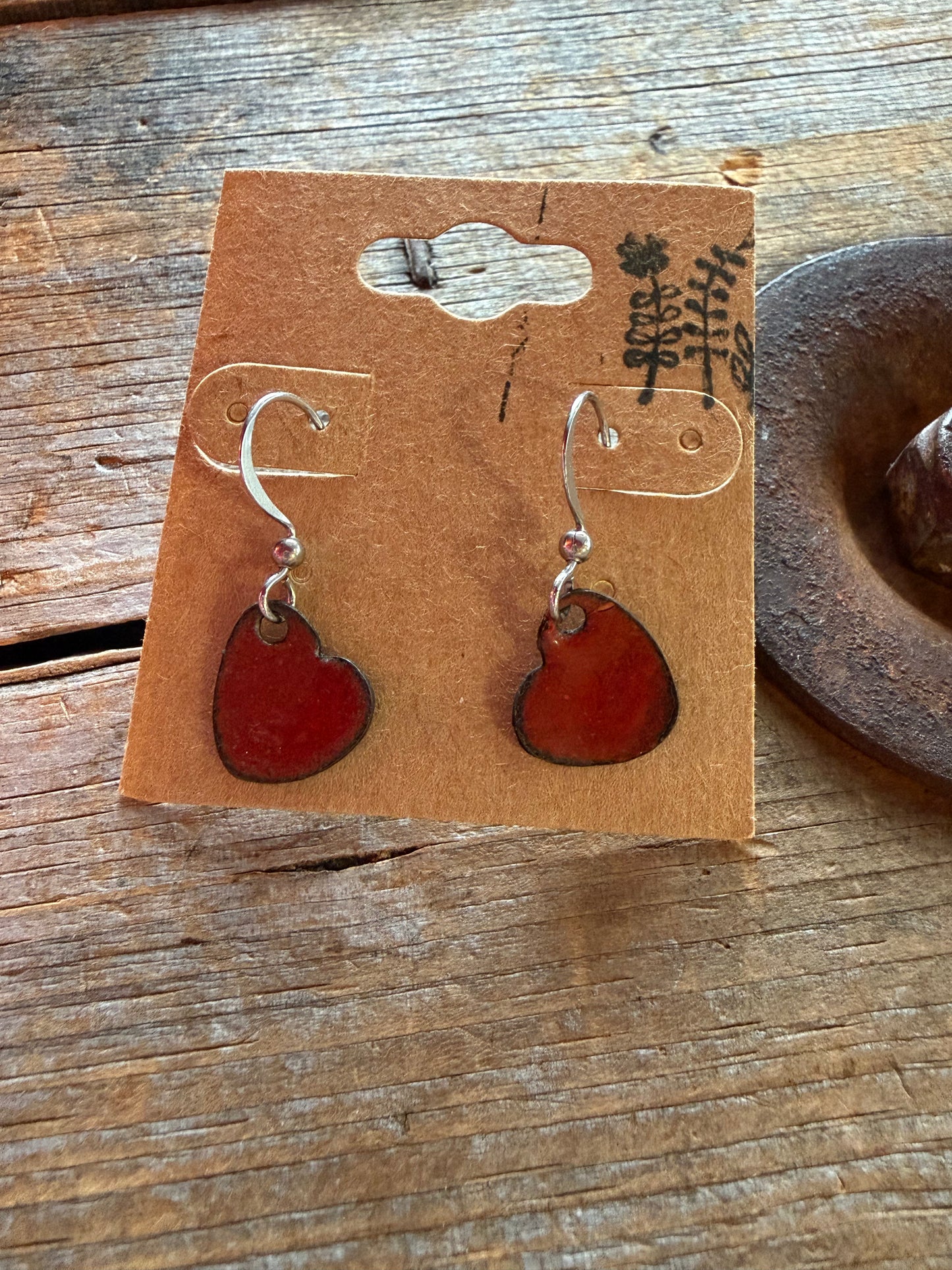 Boucles d’oreilles en émail sur cuivre par Nathalie Ampleman