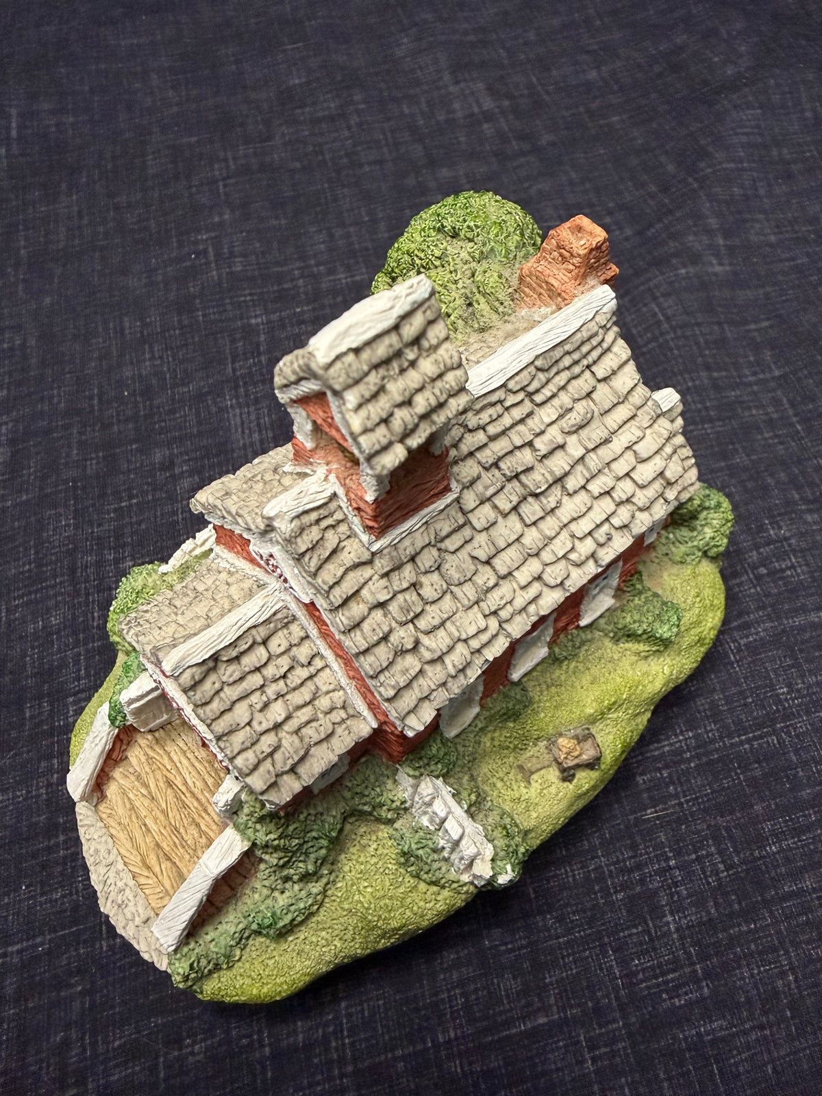 Cherry Hill School - Maison miniature par Maurice Wideman - 1988