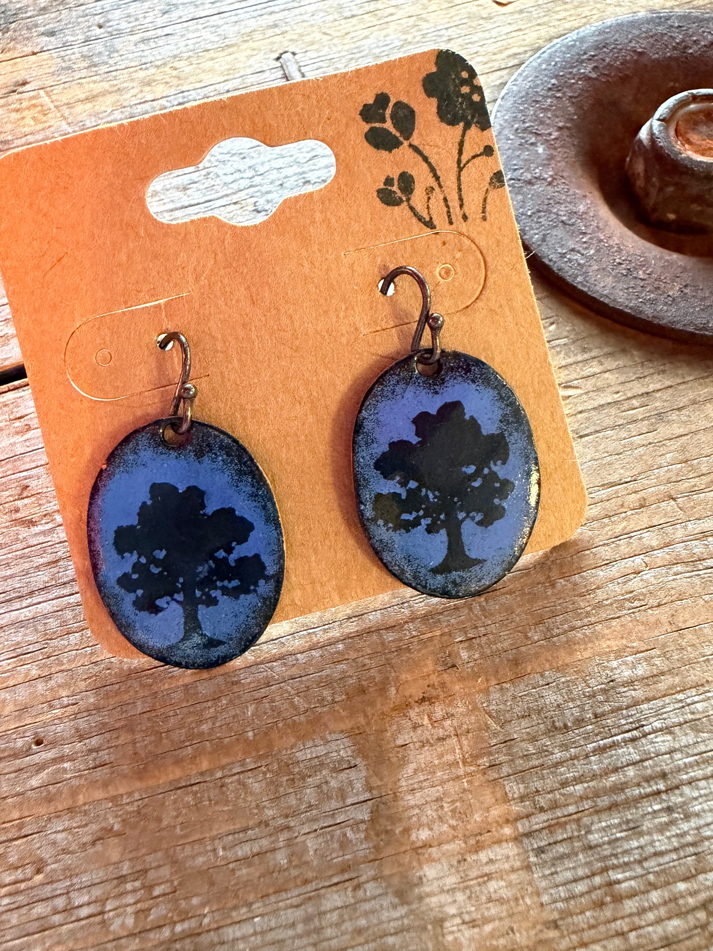 Boucles d’oreilles en émail sur cuivre par Nathalie Ampleman