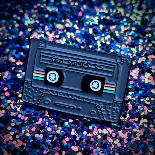 Épinglette Cassette ‘sad songs’