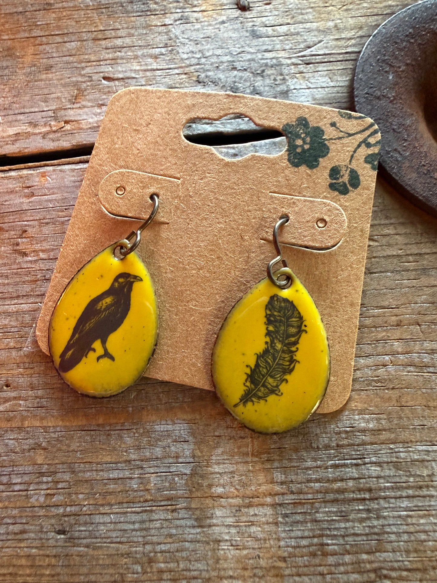 Boucles d’oreilles en émail sur cuivre par Nathalie Ampleman
